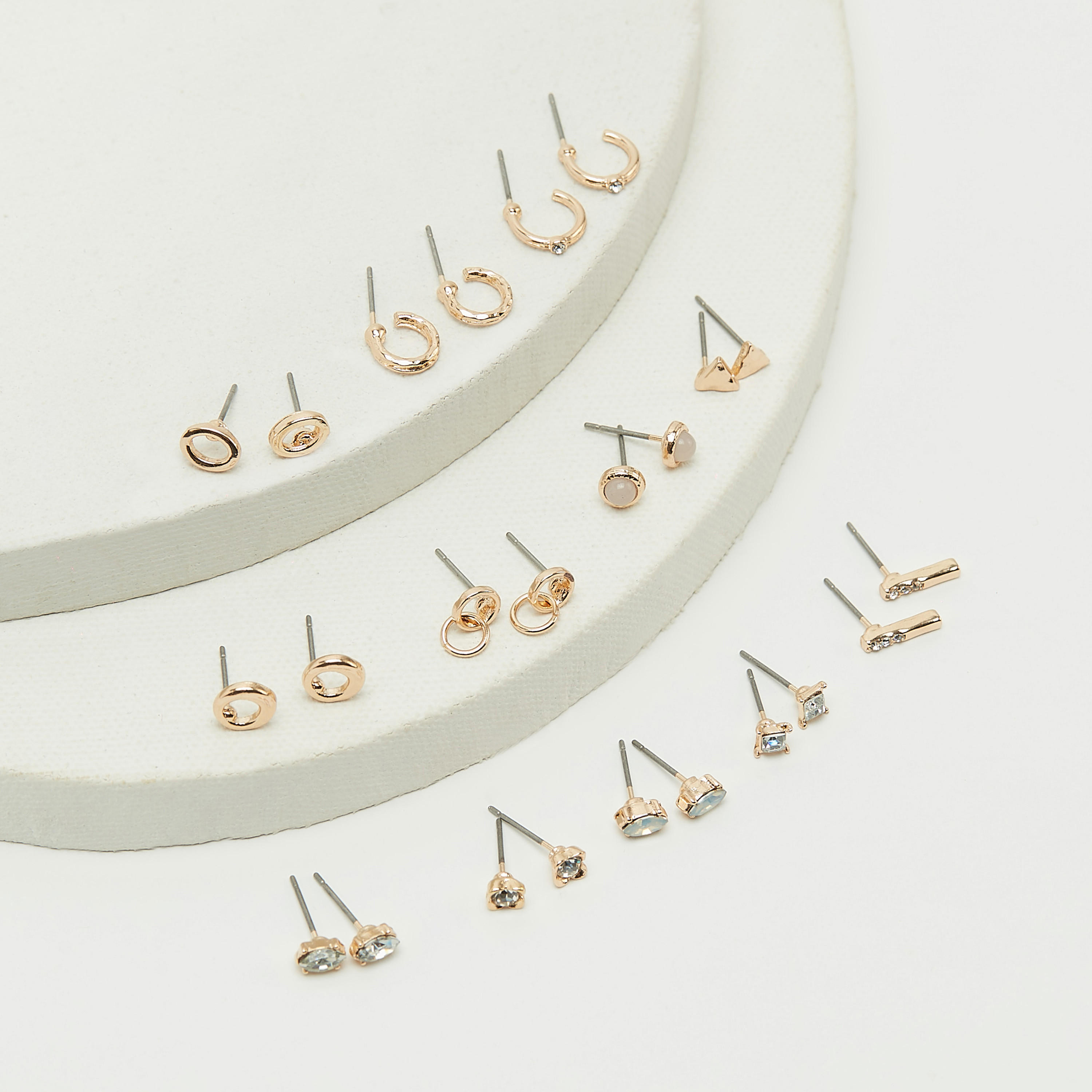 حلقان مرصّعة بمكبس إغلاق - طقم من 12 قطعة متنوّعة-women-watchesandjewellery-jewellery-earrings-image-3