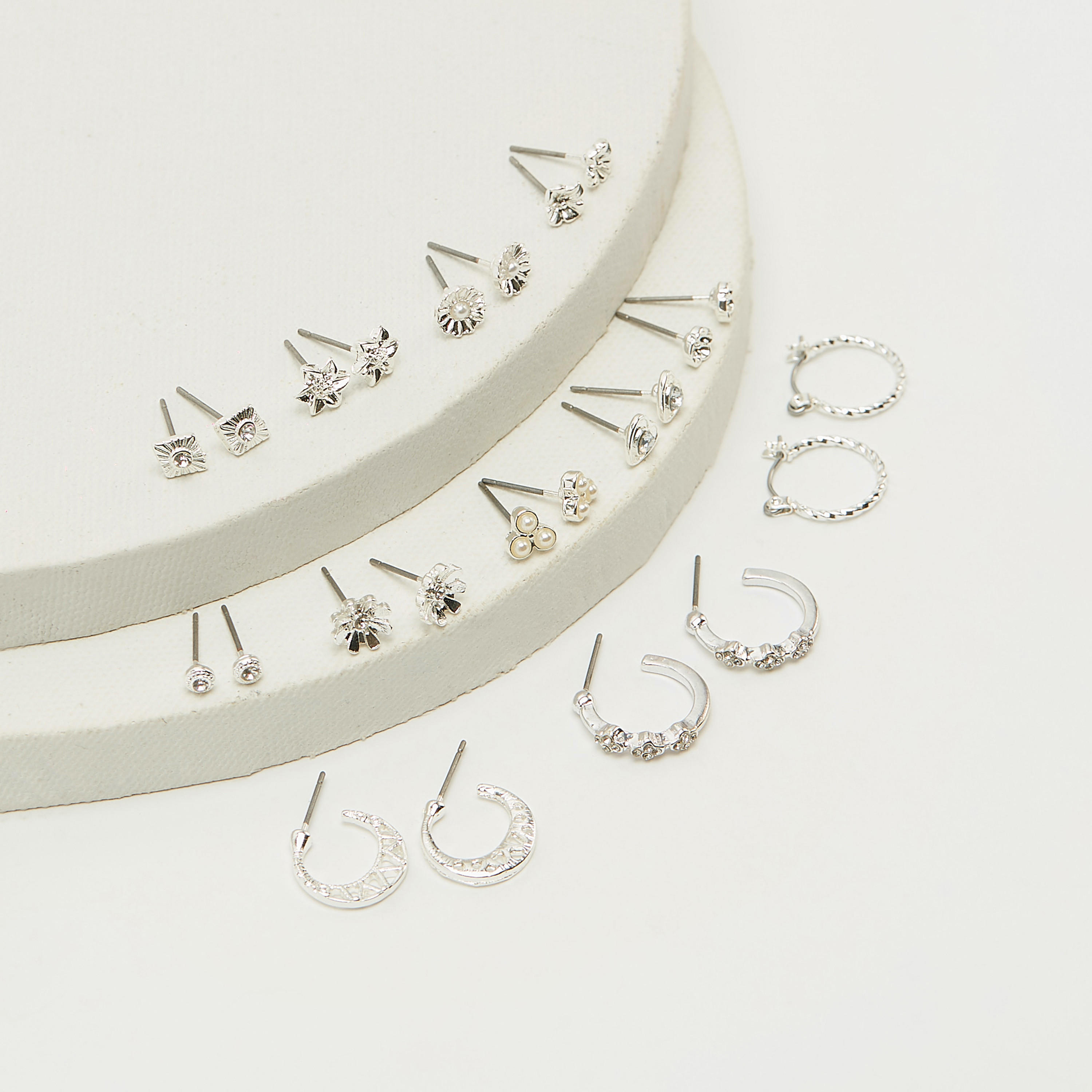 حلقان مرصّعة بمكبس إغلاق - طقم من 12 قطعة متنوّعة-women-watchesandjewellery-jewellery-earrings-image-3