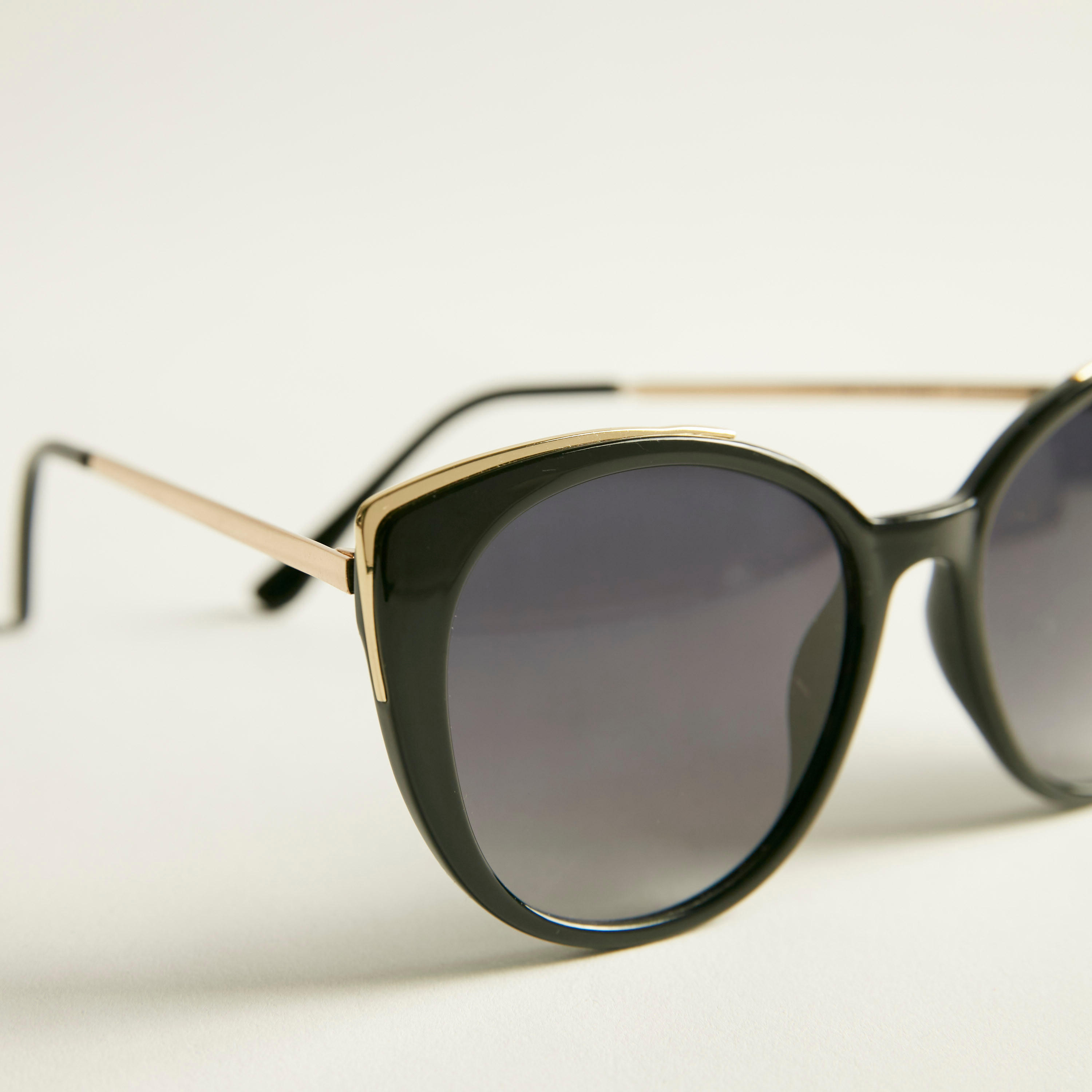 نظّارة شمسيّة عين القطة بإطار كامل وتقليم ميتاليك-women-sunglasses-image-3