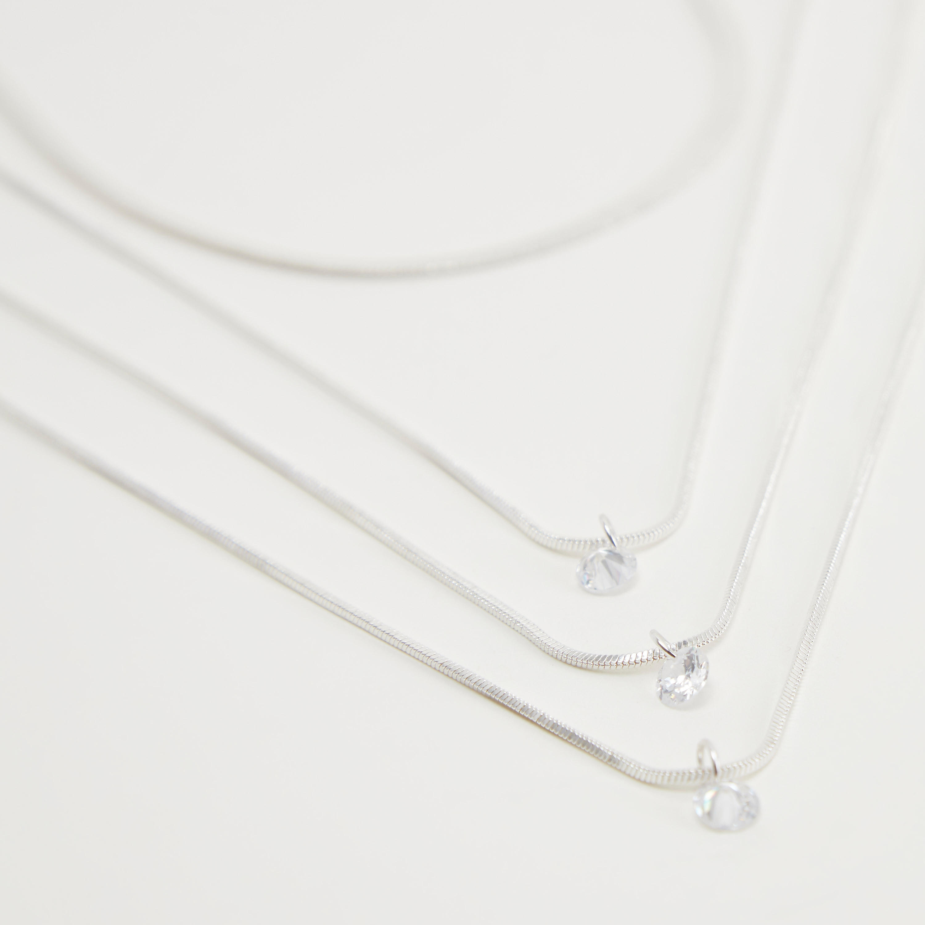 قلادة ميتاليك بدلّاية ومشبك إغلاق - طقم من 4 قطع-women-watchesandjewellery-jewellery-necklacesandpendants-image-2