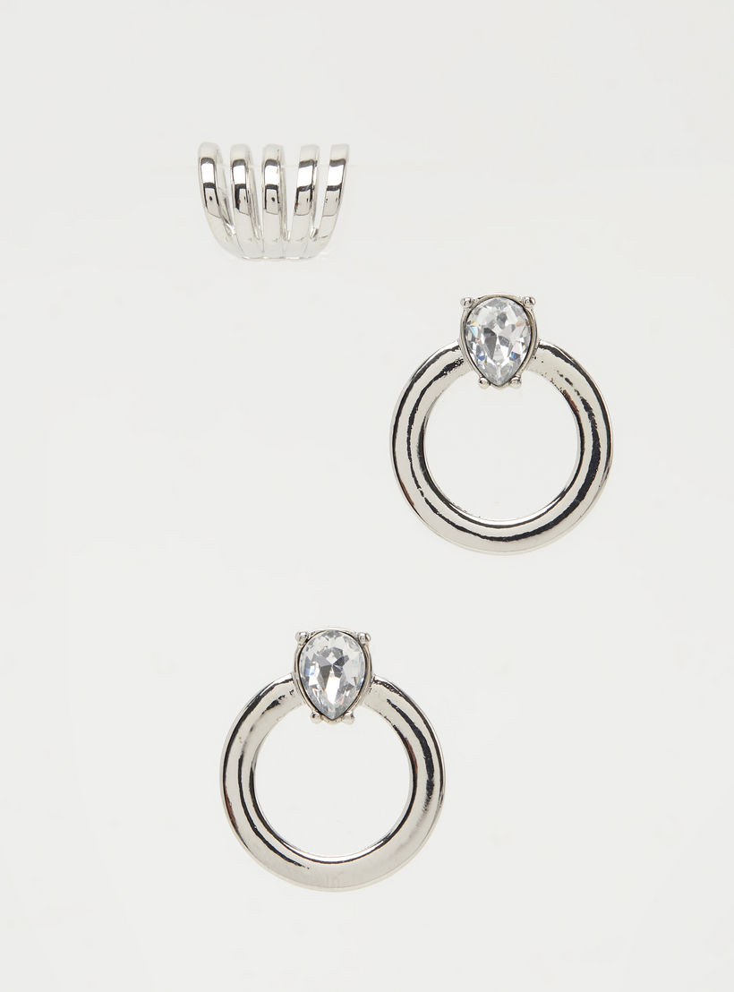 حلقان مزيّنة بمكبس إغلاق خلفي - طقم من 3-women-watchesandjewellery-jewellery-earrings-image-5
