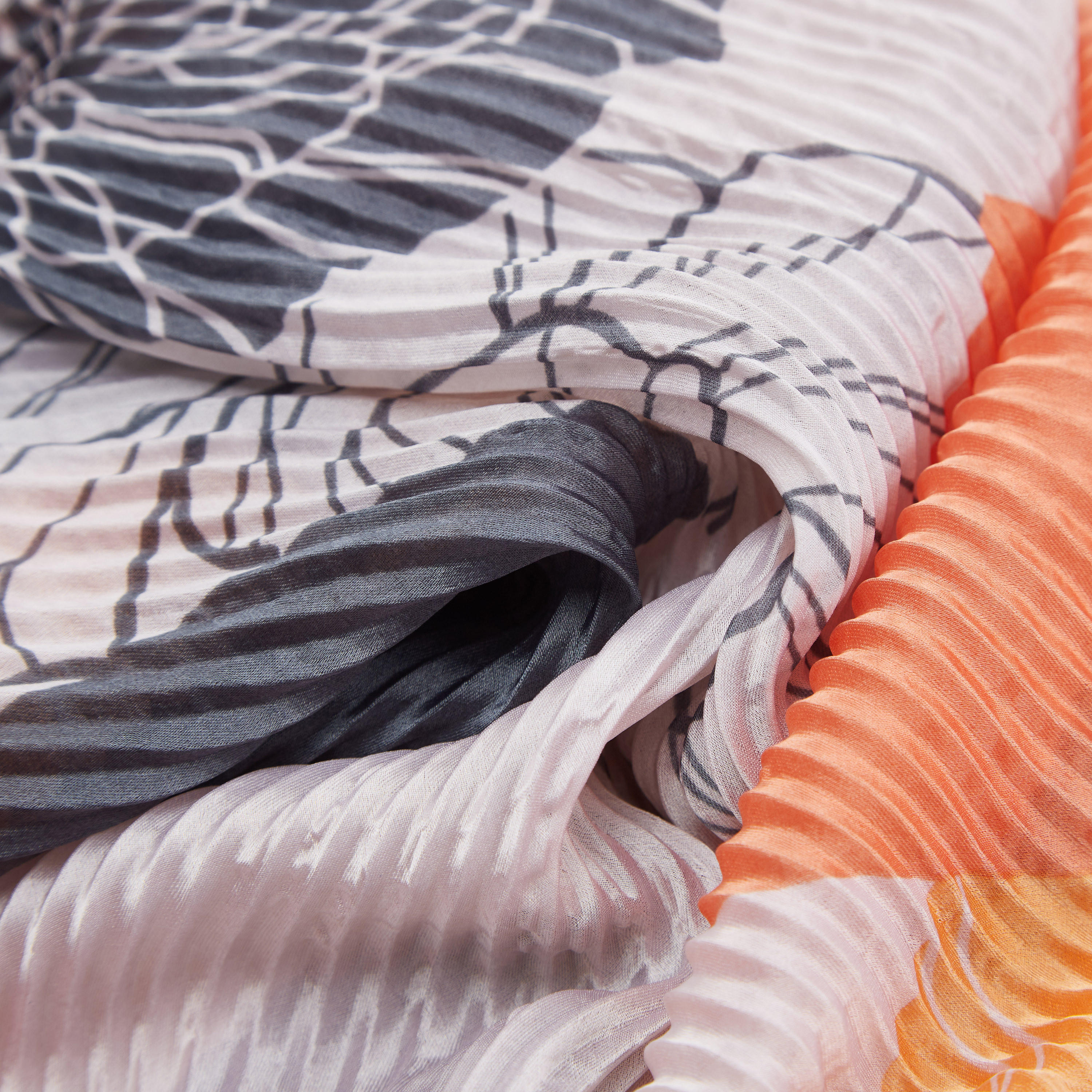 وشاح بطبعات أزهار وتفاصيل كشكش-women-clothingaccessories-scarves-image-2