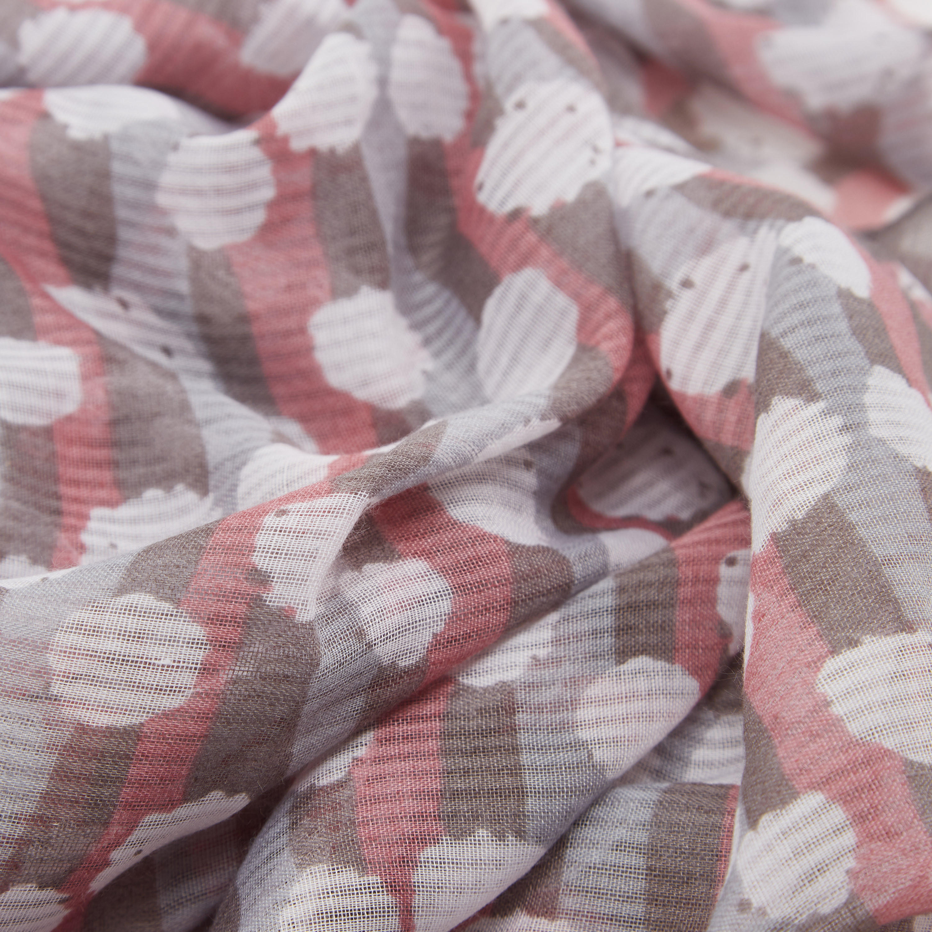 وشاح مكشكش بشرّاشيب-women-clothingaccessories-scarves-image-2