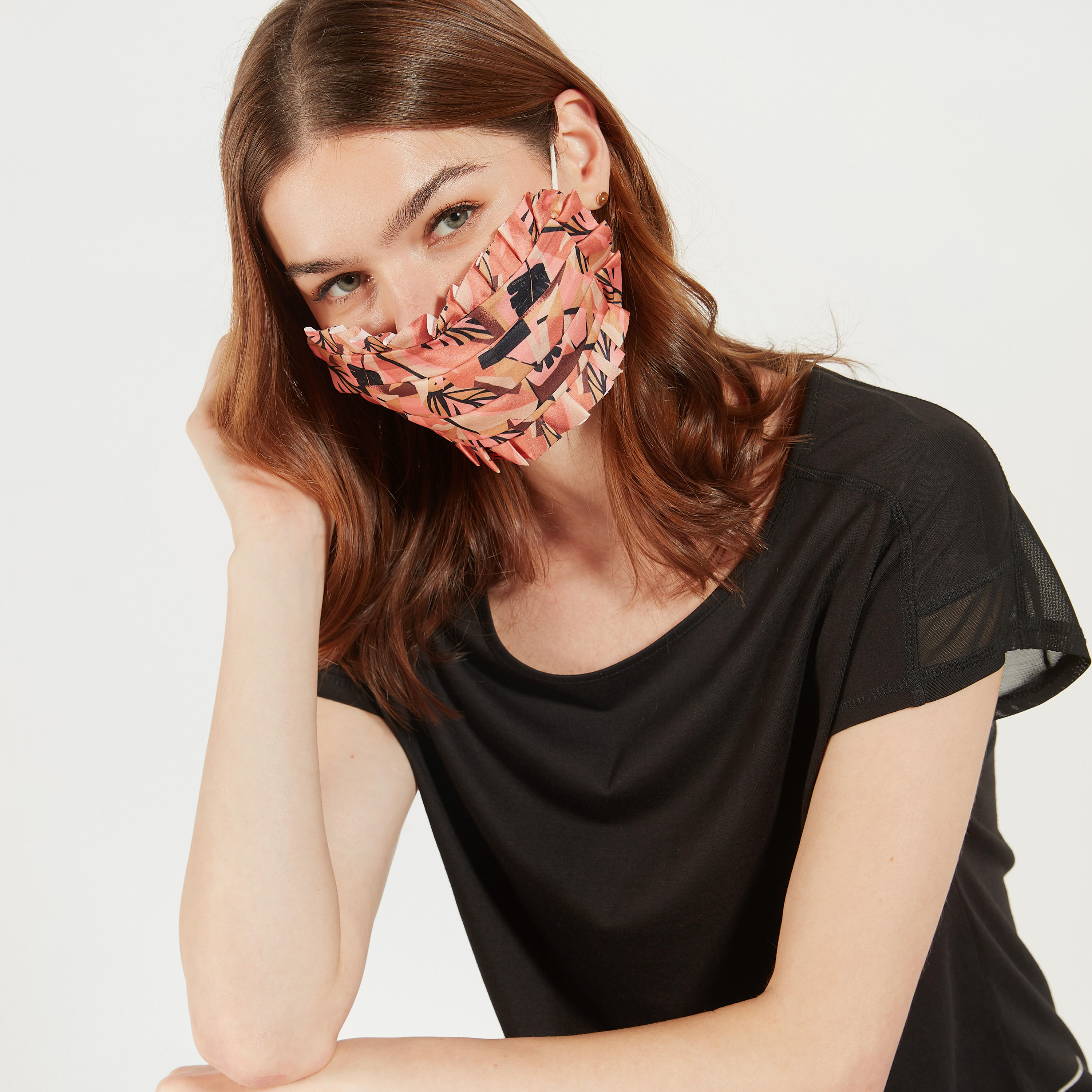 قناع وجه بشريطة مطاطية وتفاصيل كشكش وطبعات-women-clothingaccessories-fashionmasks-image-2