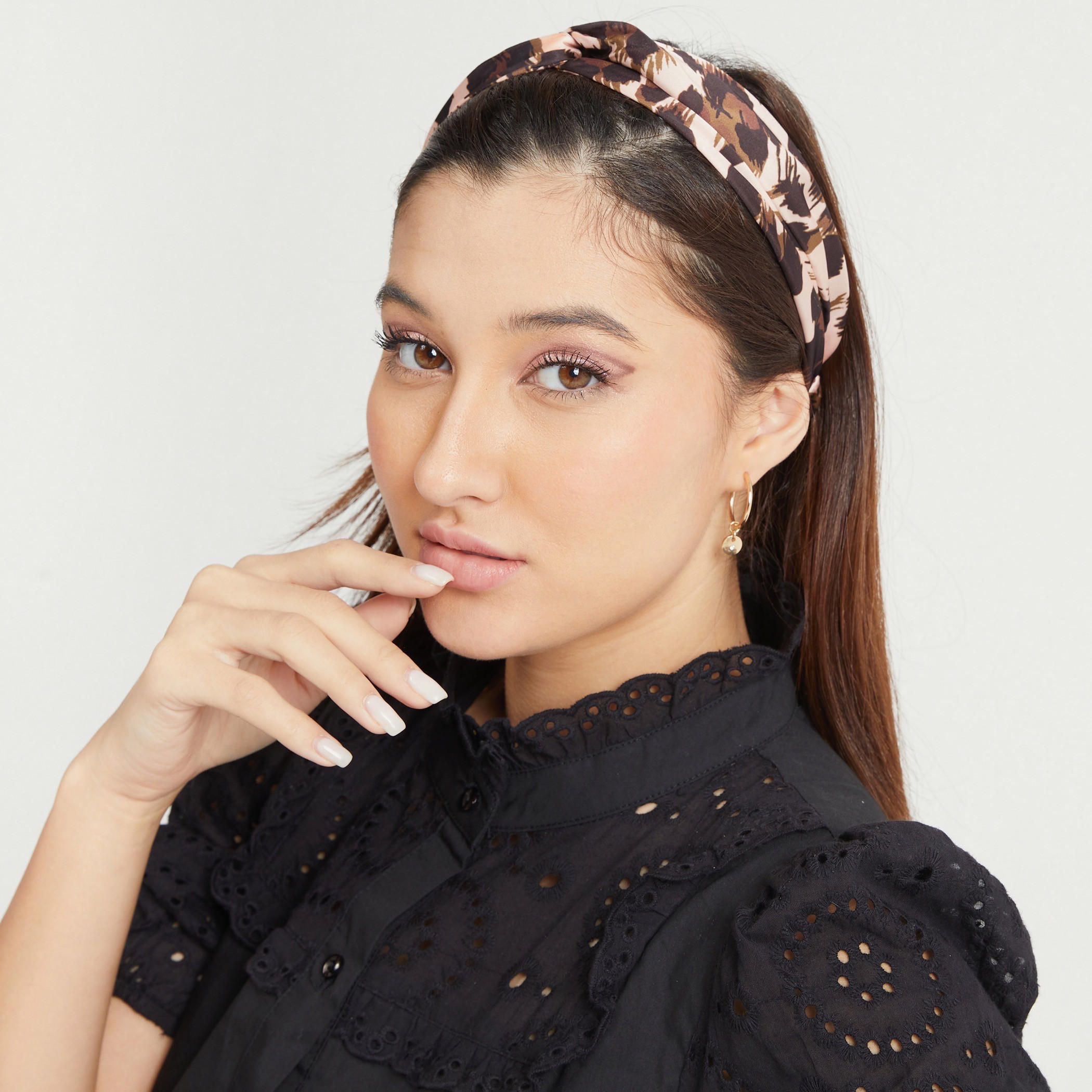 ربطة شعر سكرانشي بطبعات وشريطة شعر من هيرباند وماسك للوجه-women-hairaccessories-image-2