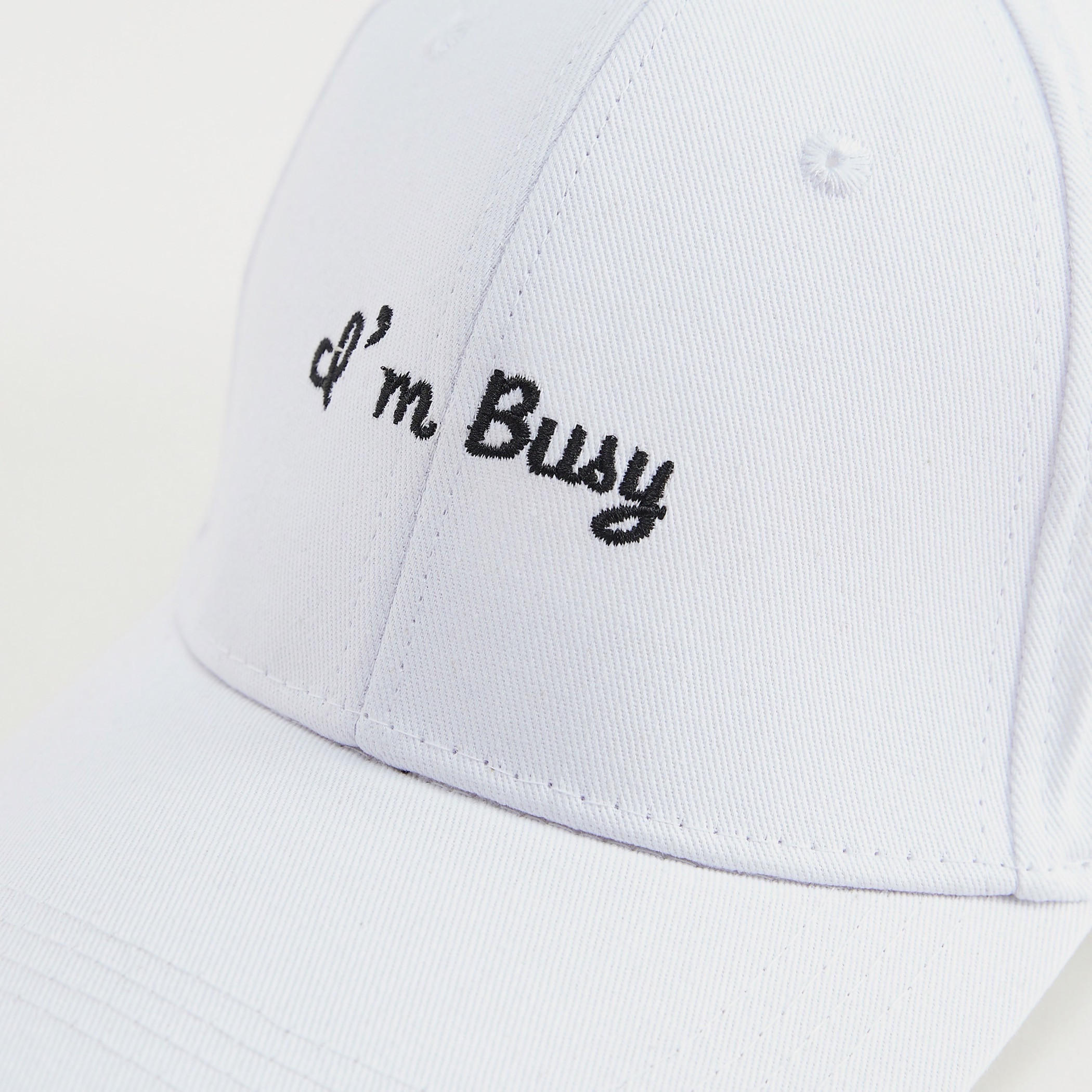 كاب بيسبول مطرزة بحزام خلفي بإبزيم-women-clothingaccessories-capsandhats-image-3