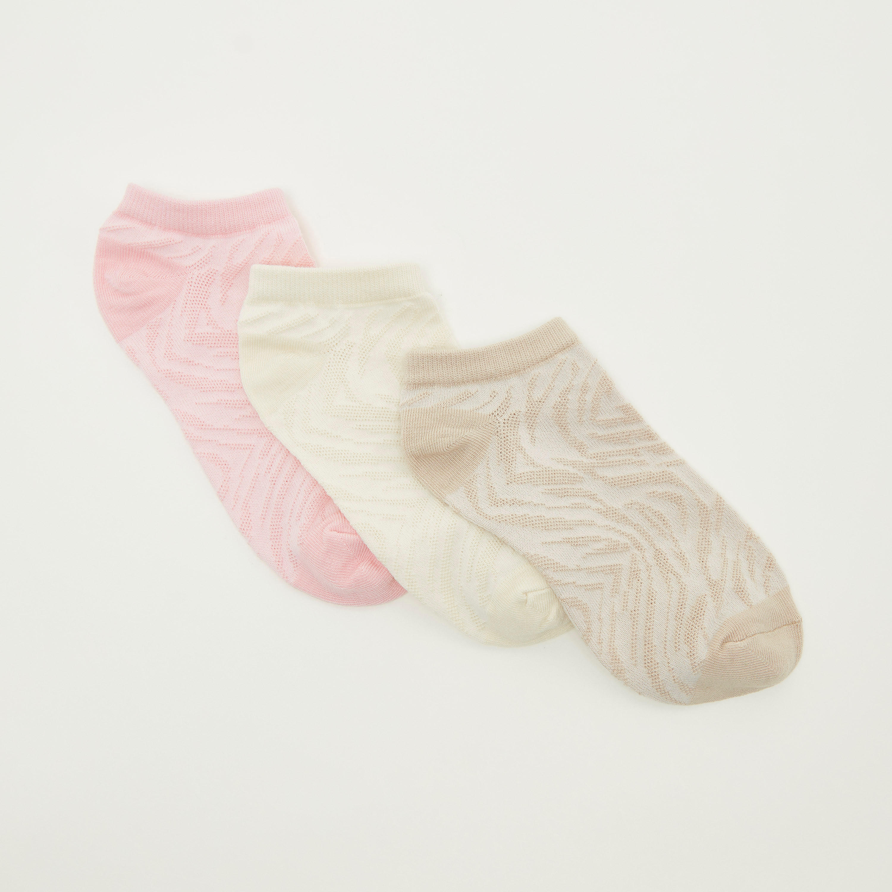 جوارب بارزة الملمس بطول الكاحل وحواف مضّلعة - طقم من 3-women-socksandstockings-image-2