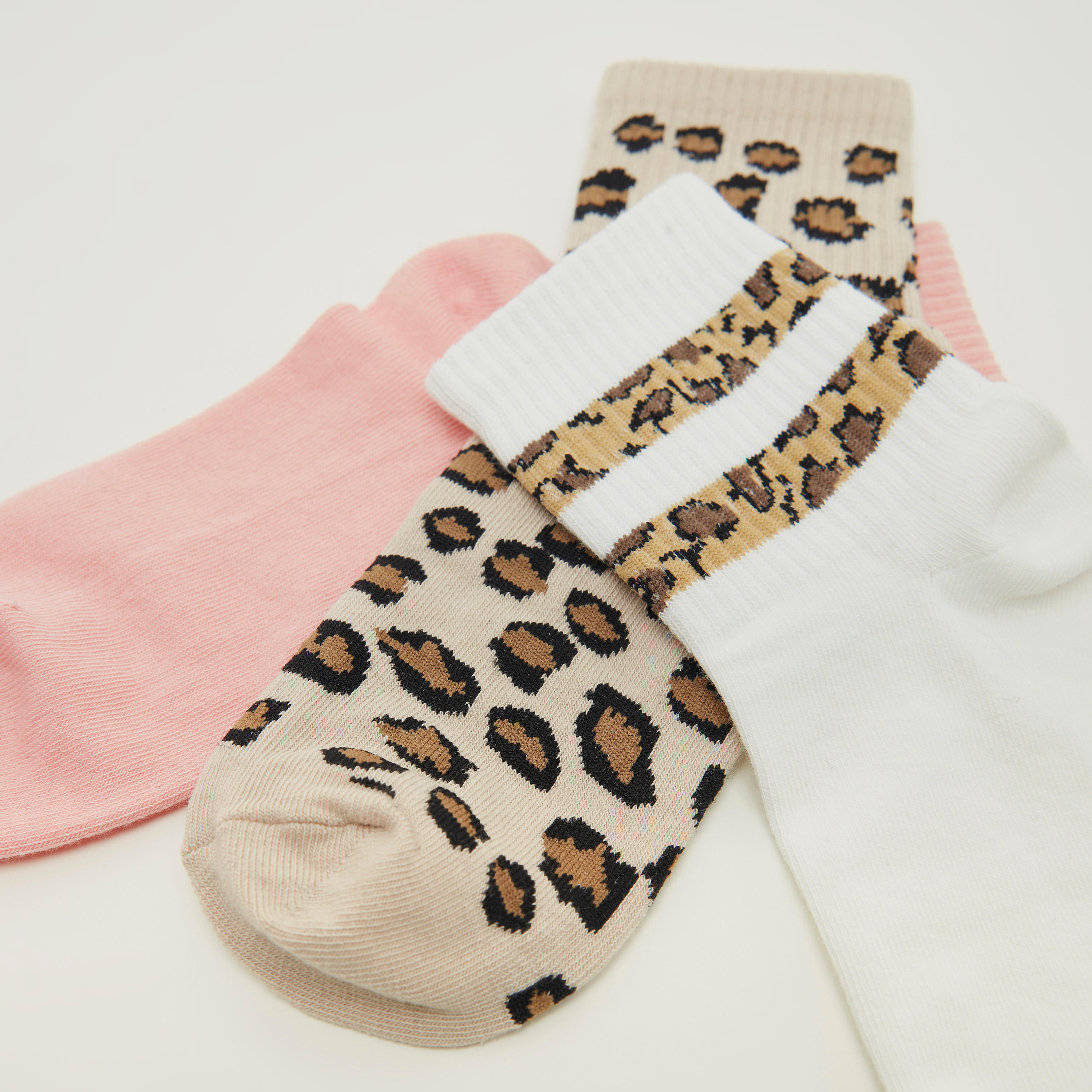 جوارب بطول الكاحل بحواف مضلّعة وطبعات - طقم من 3-women-socksandstockings-image-4