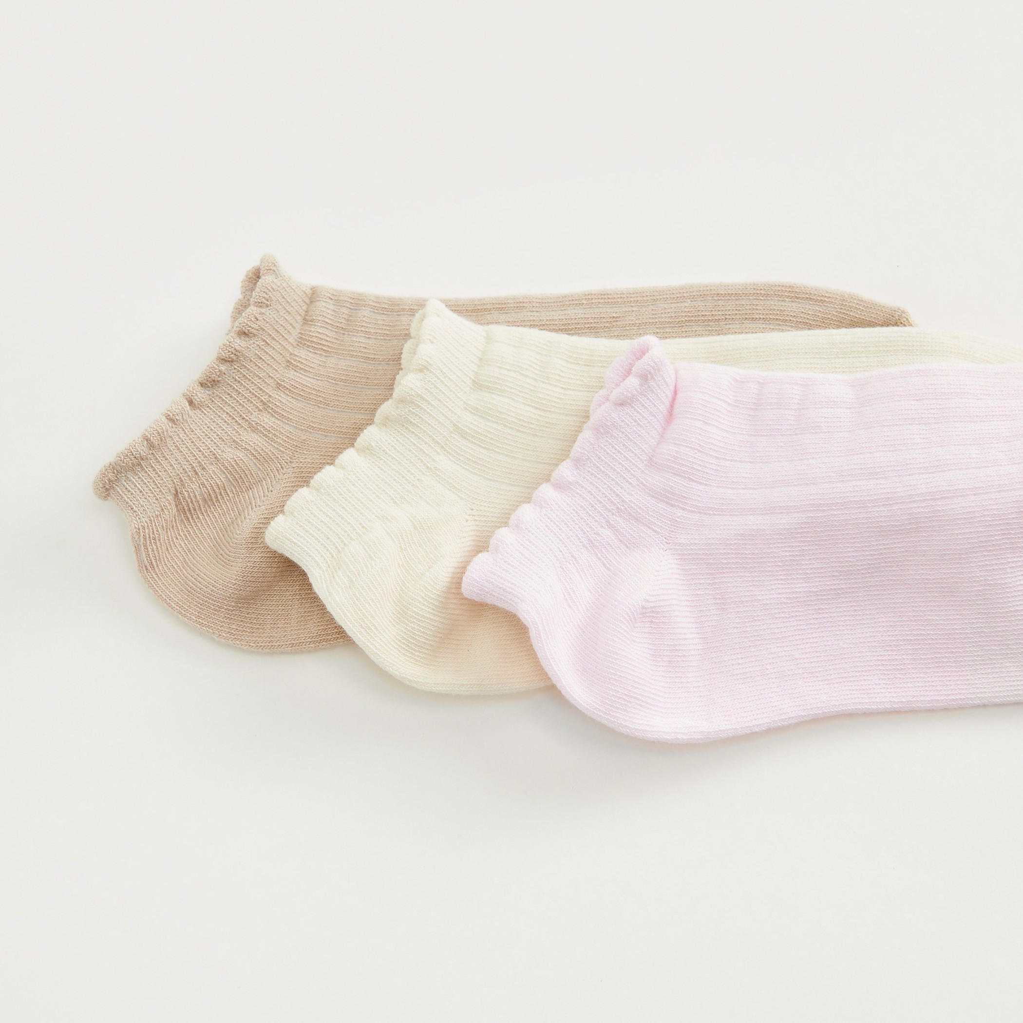 جوارب سادة بطول الكاحل - طقم من 3-women-socksandstockings-image-1