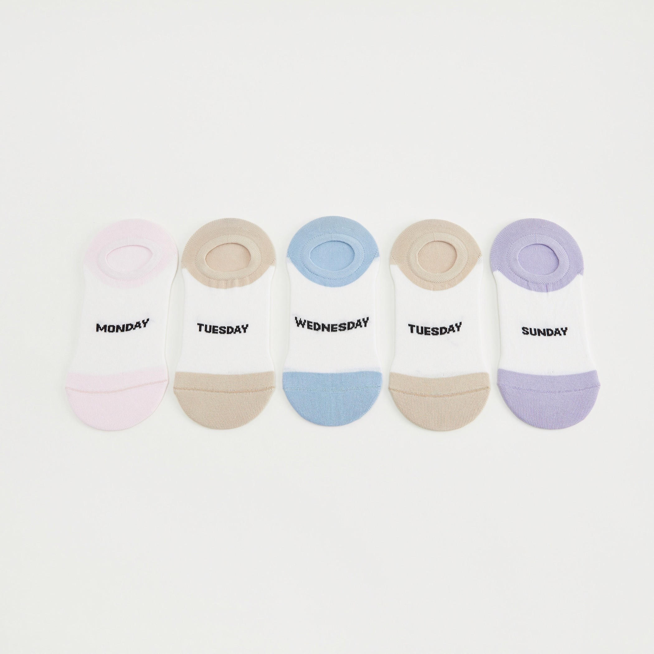 جوارب غبر مرئيّة بطبعات ويكداي - طقم من 5-women-socksandstockings-image-2