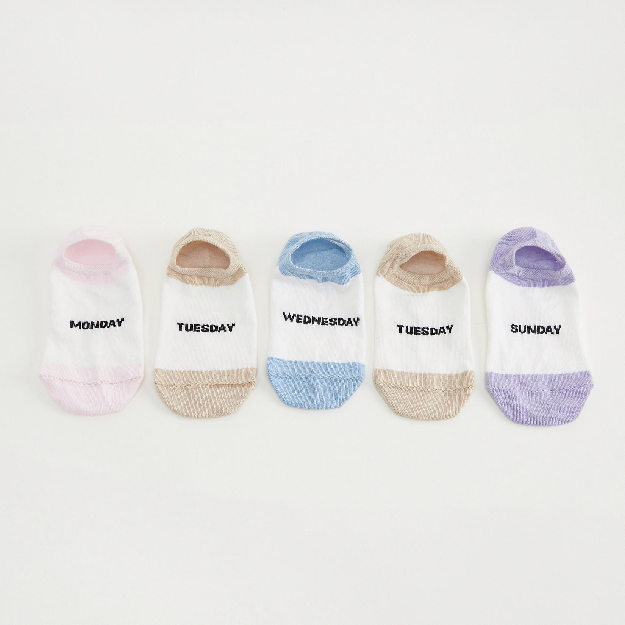جوارب غبر مرئيّة بطبعات ويكداي - طقم من 5-women-socksandstockings-image-4