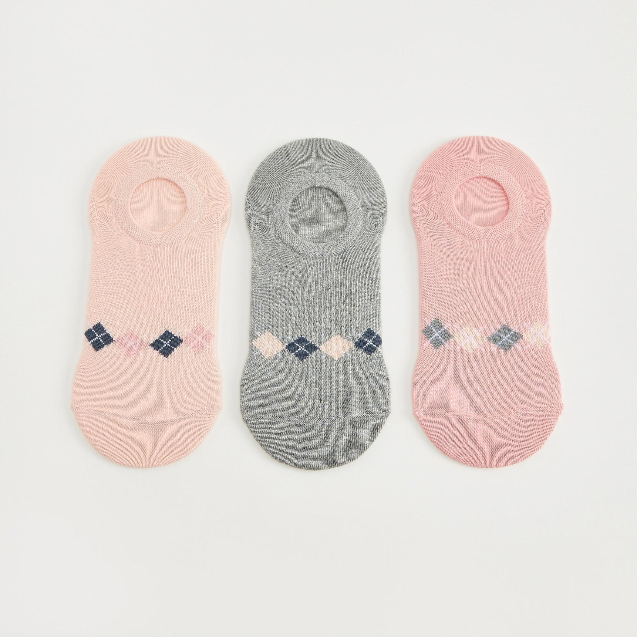 جوارب غير مرئيّة بطبعات فيرليز - طقم من 3-women-socksandstockings-image-2