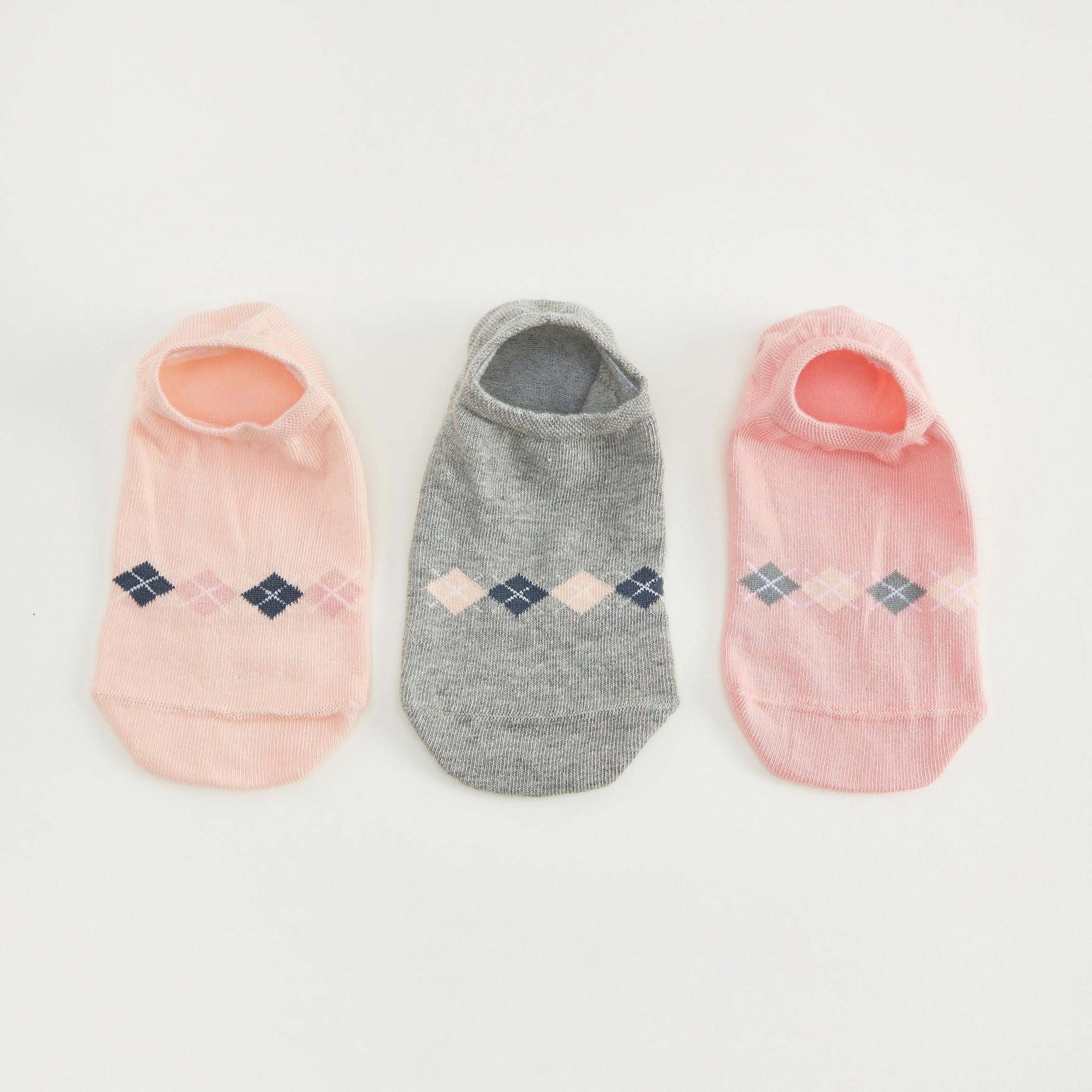 جوارب غير مرئيّة بطبعات فيرليز - طقم من 3-women-socksandstockings-image-4