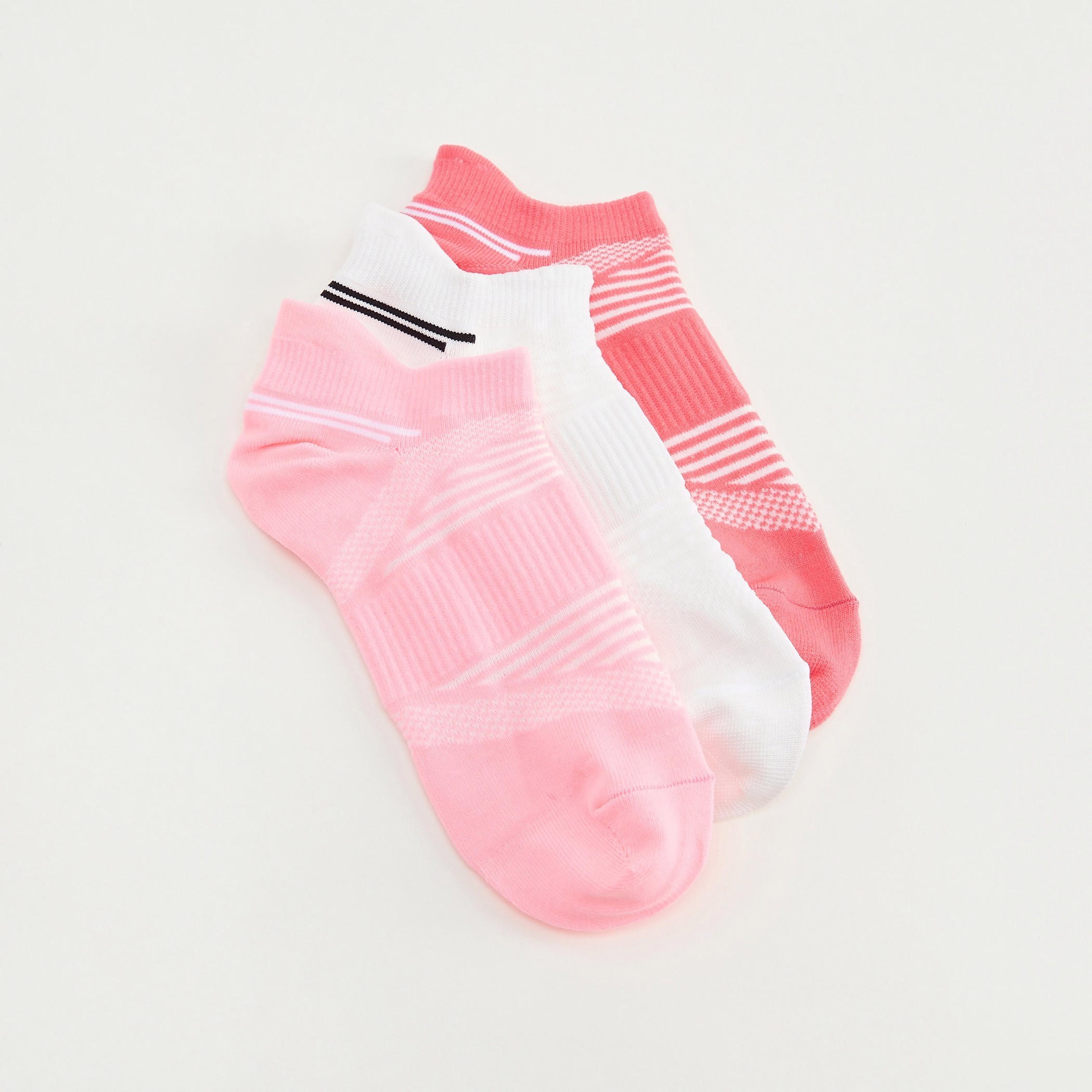 جوارب مخطّطة بطول الكاحل - طقم من 3-women-socksandstockings-image-3