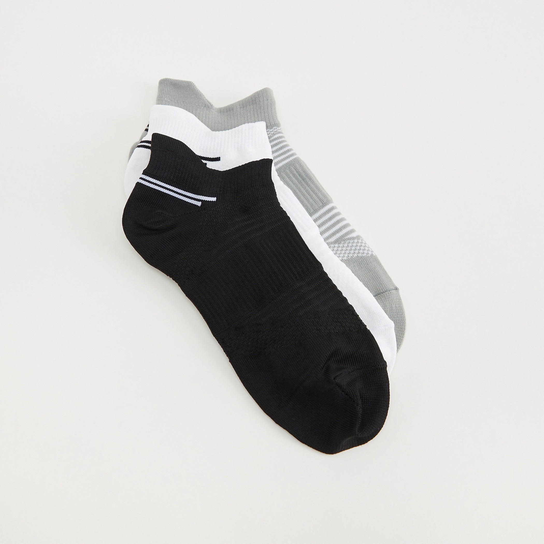 جوارب مخطّطة بطول الكاحل - طقم من 3-women-socksandstockings-image-2