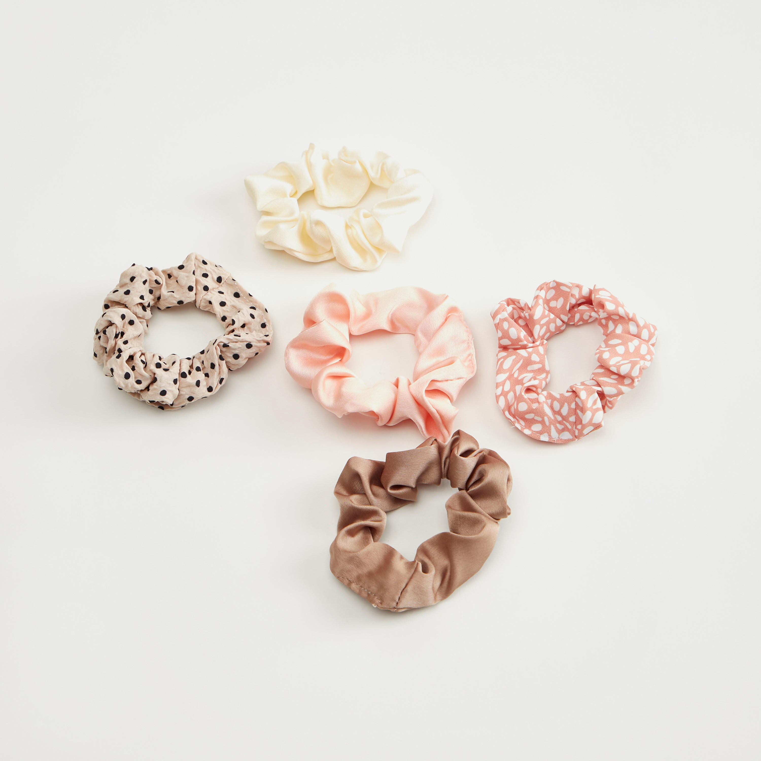 Gloo Assorted 5-Piece Scrunchie Set-women-hairaccessories-image-2
