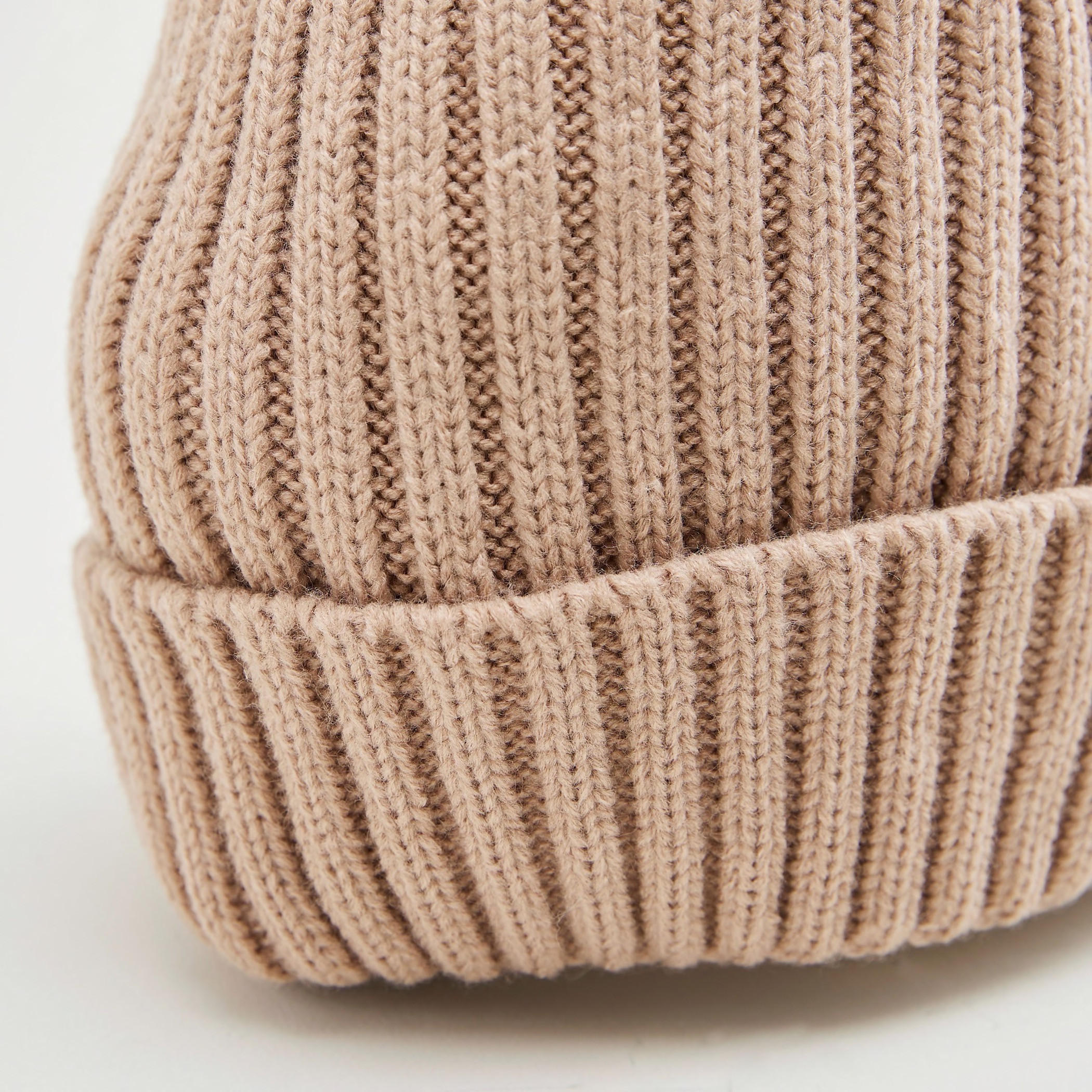 بيني مضلّعة بأطراف مطوية-women-clothingaccessories-capsandhats-image-3