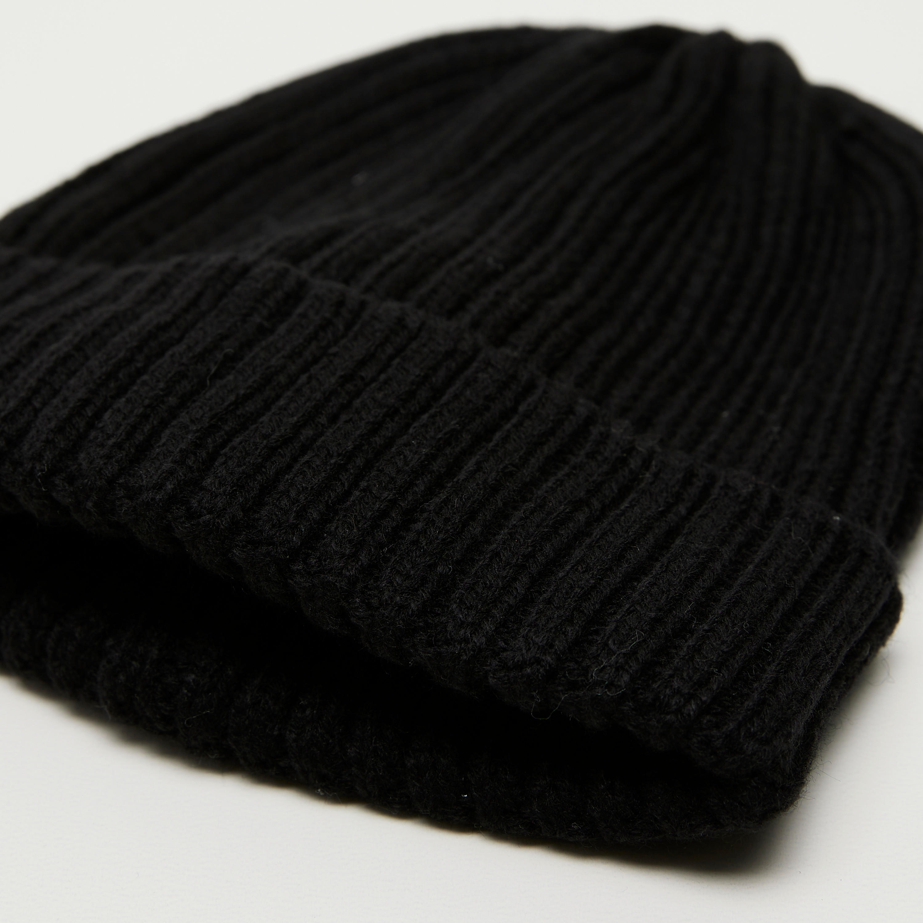 بيني بارزة الملمس بأطراف مضلّعة-women-clothingaccessories-capsandhats-image-1