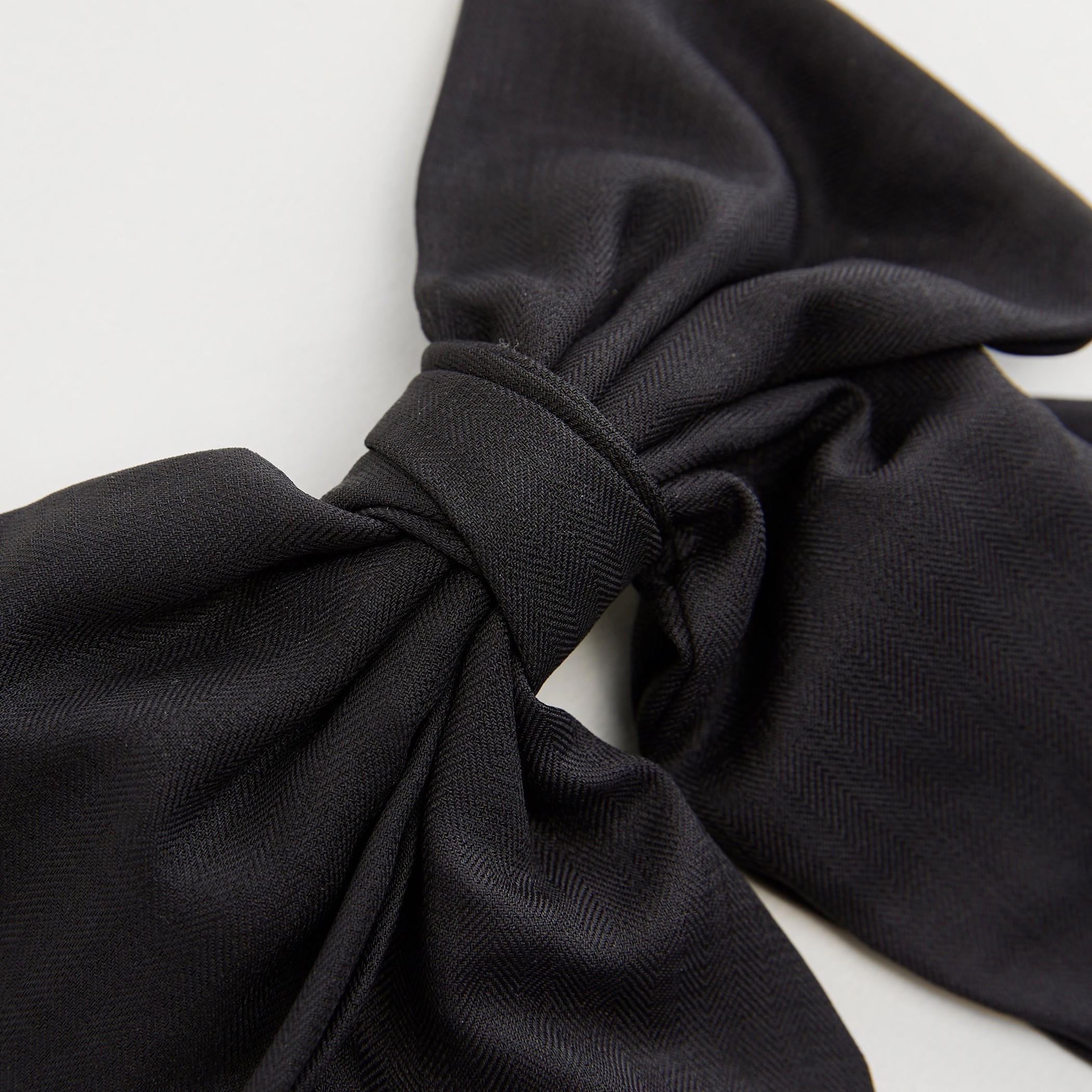 Pearl Embellished Bow Hair Clip-women-hairaccessories-image-4