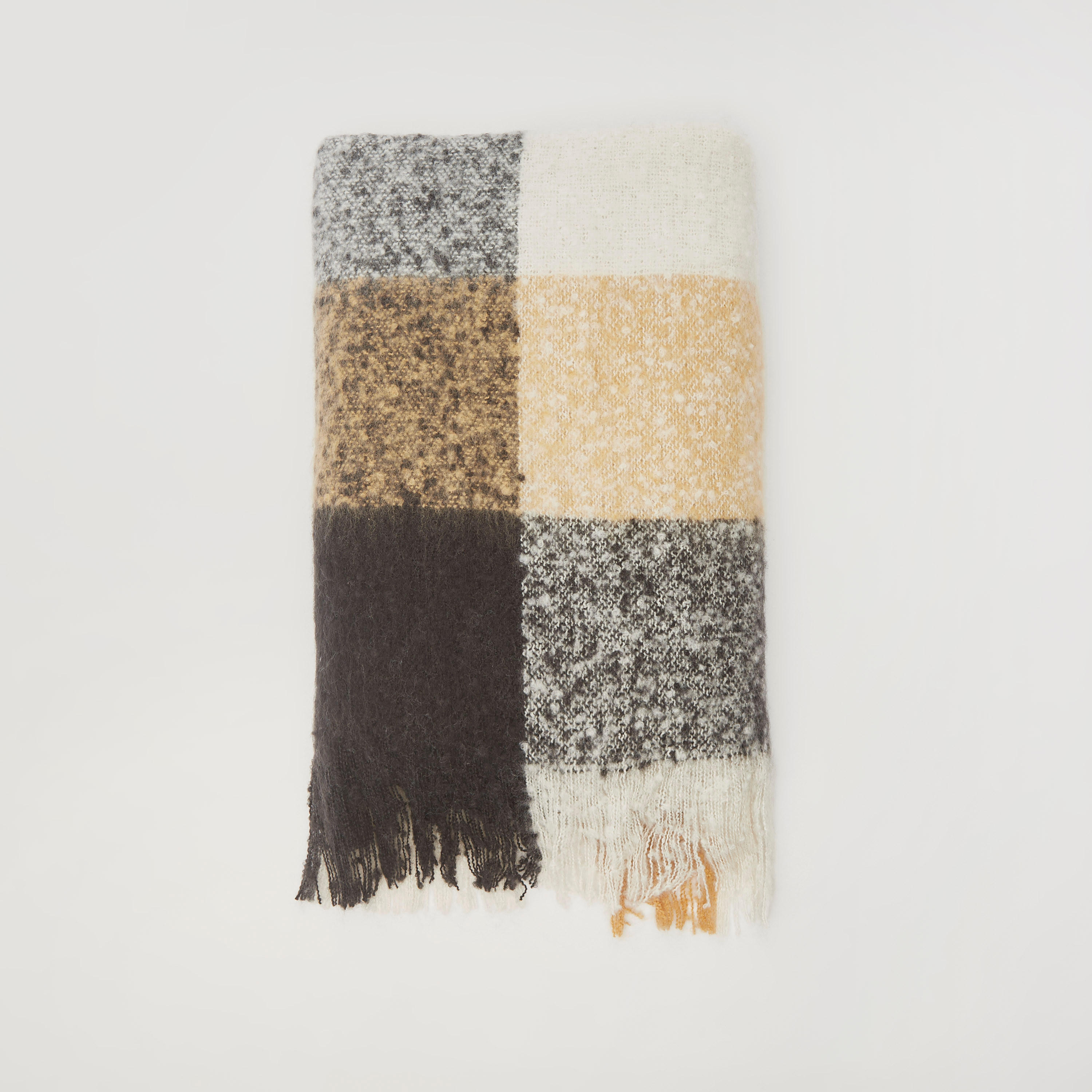 وشاح كاروهات بتفاصيل شراشيب-women-clothingaccessories-scarves-image-5