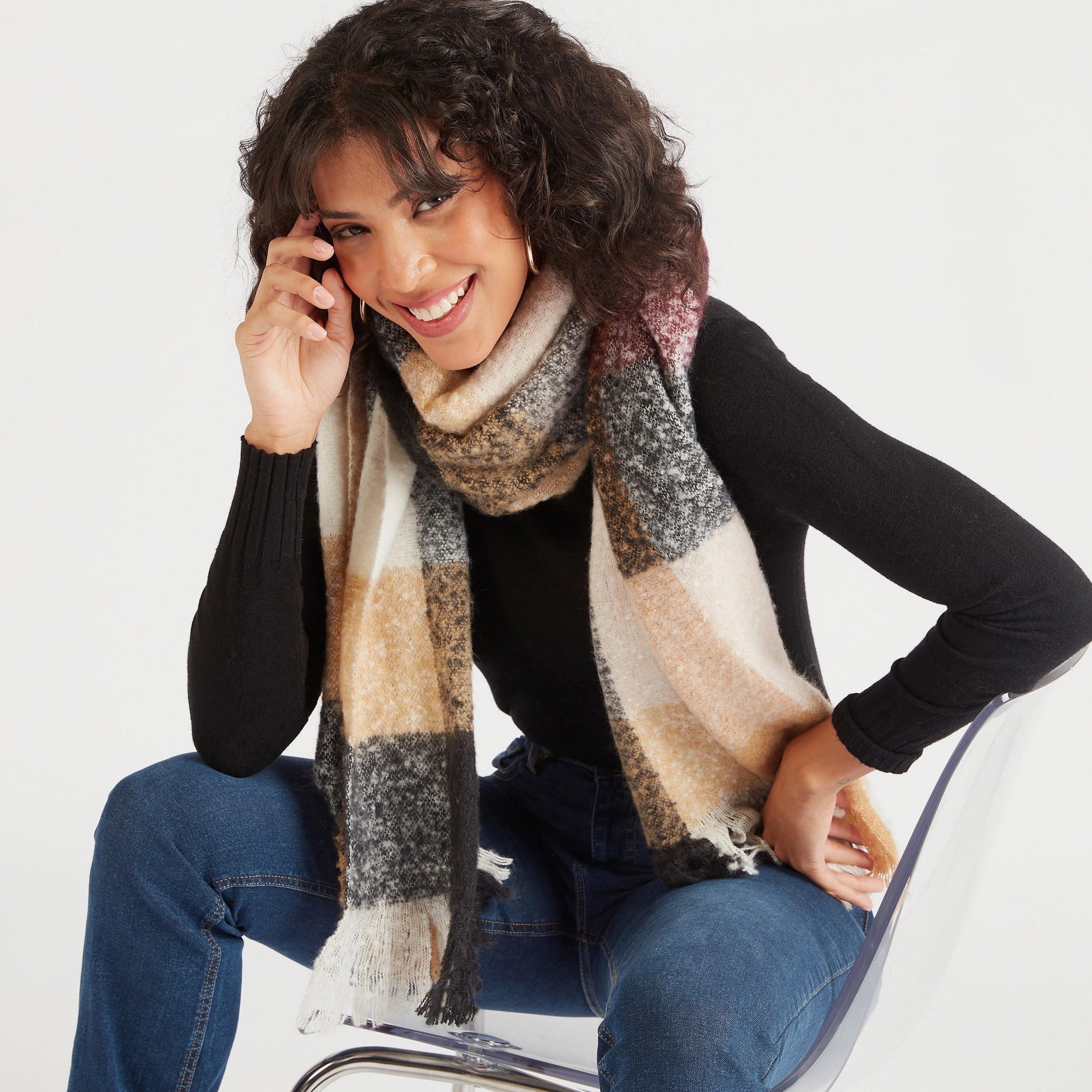 وشاح كاروهات بتفاصيل شراشيب-women-clothingaccessories-scarves-image-2