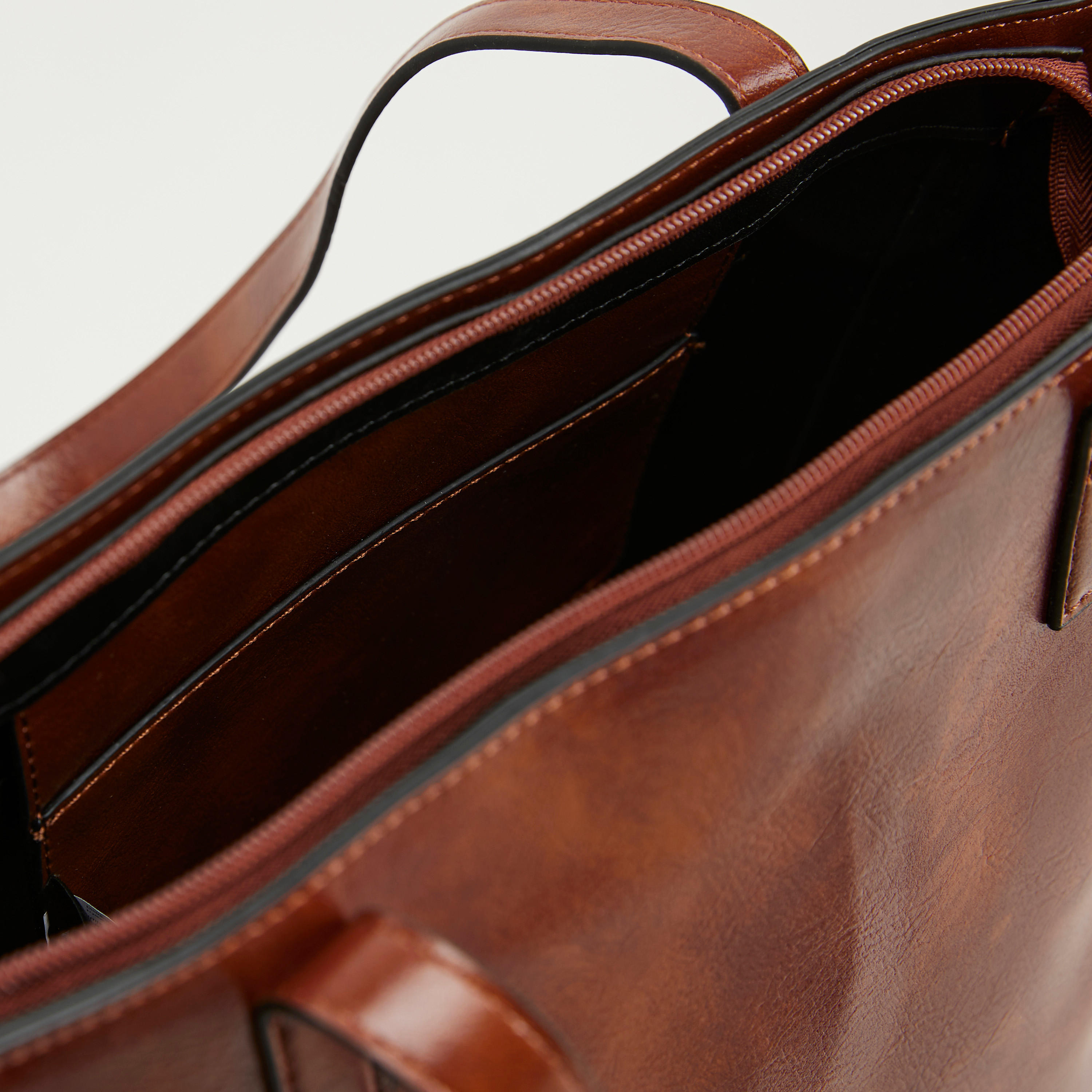 شنطة توتي سادة بسحّاب إغلاق ومقابض مزدوجة-women-bagsandwallets-handbags-image-4