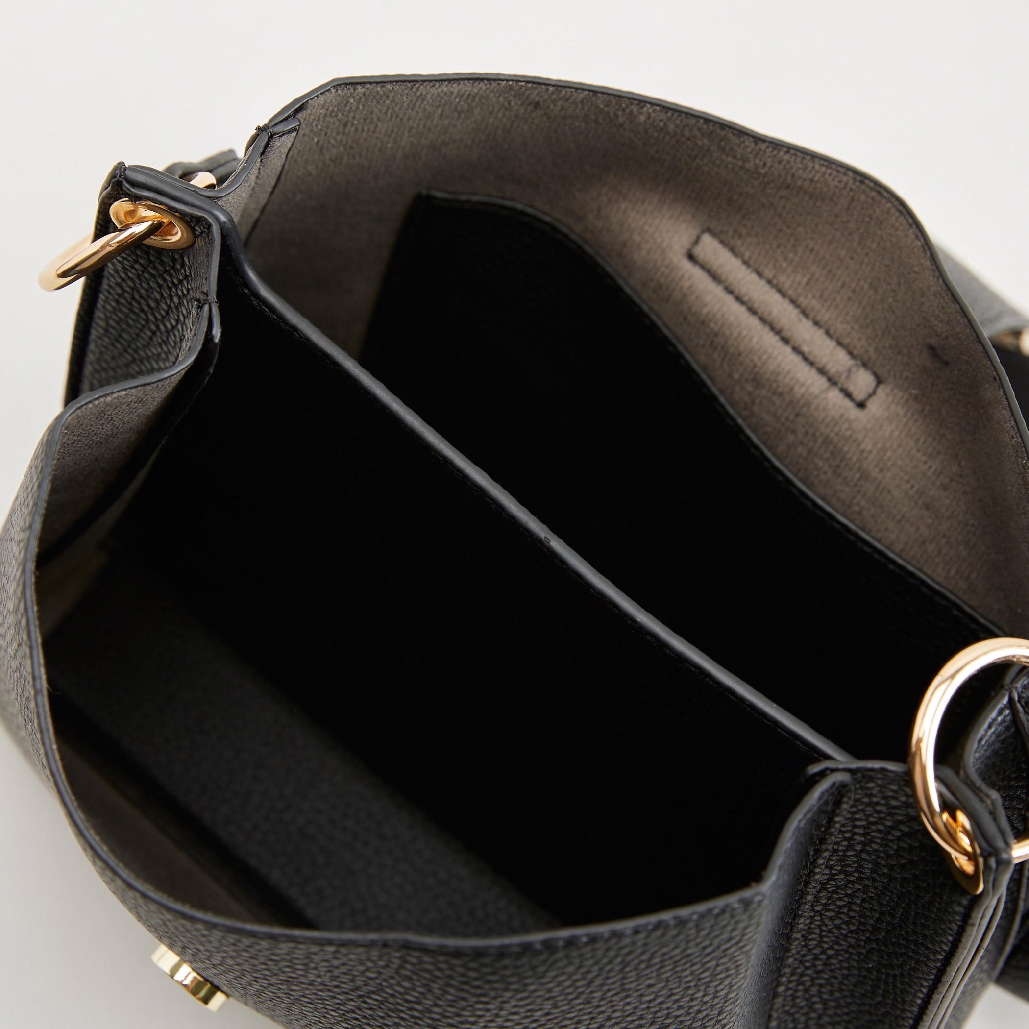شنطة كتف جلد بارزة الملمس بطيه إغلاق مع زر إغلاق-women-bagsandwallets-handbags-image-4