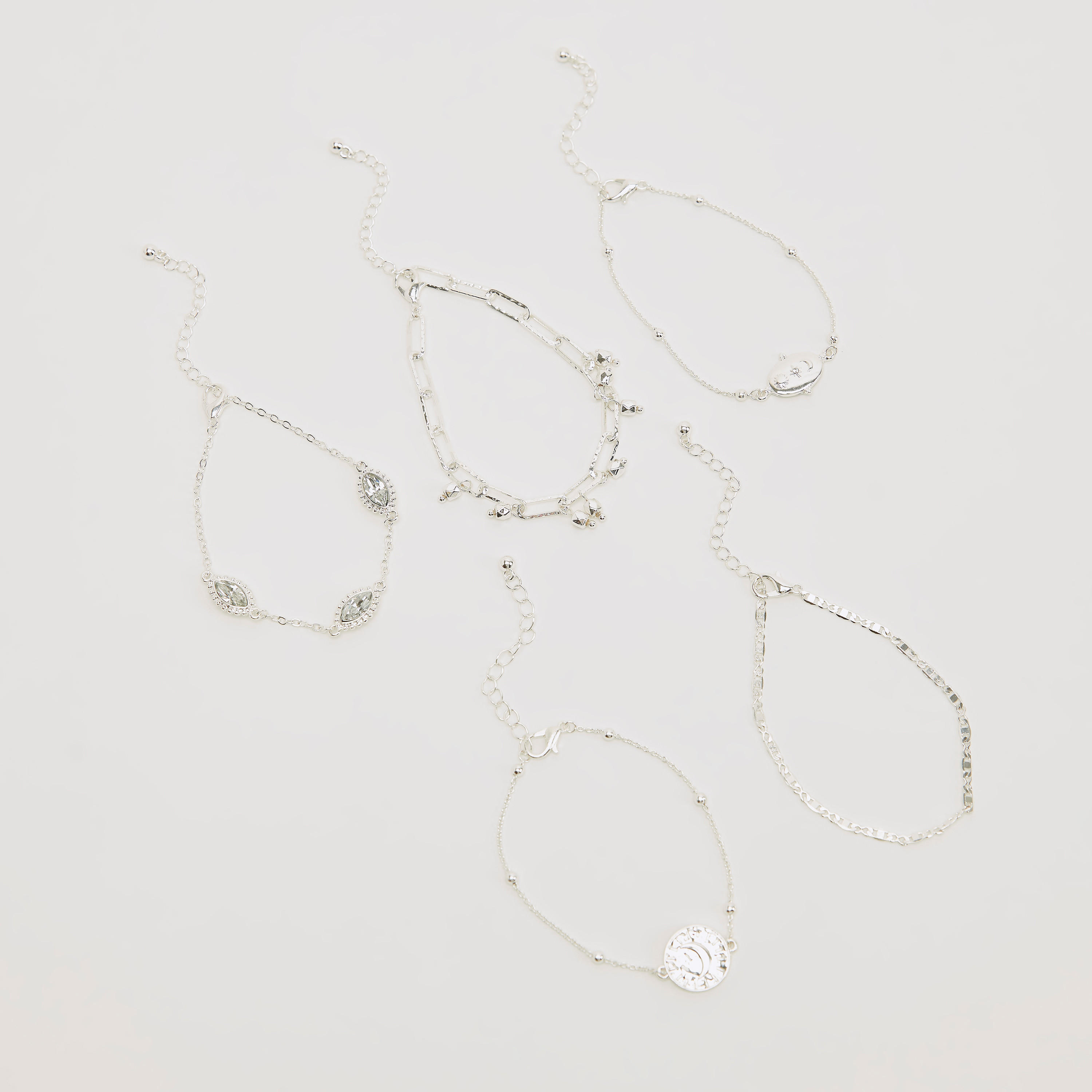 أساور مزيّنة بمشبك إغلاق - طقم من 5 قطع-women-watchesandjewellery-jewellery-banglesandbracelets-image-1