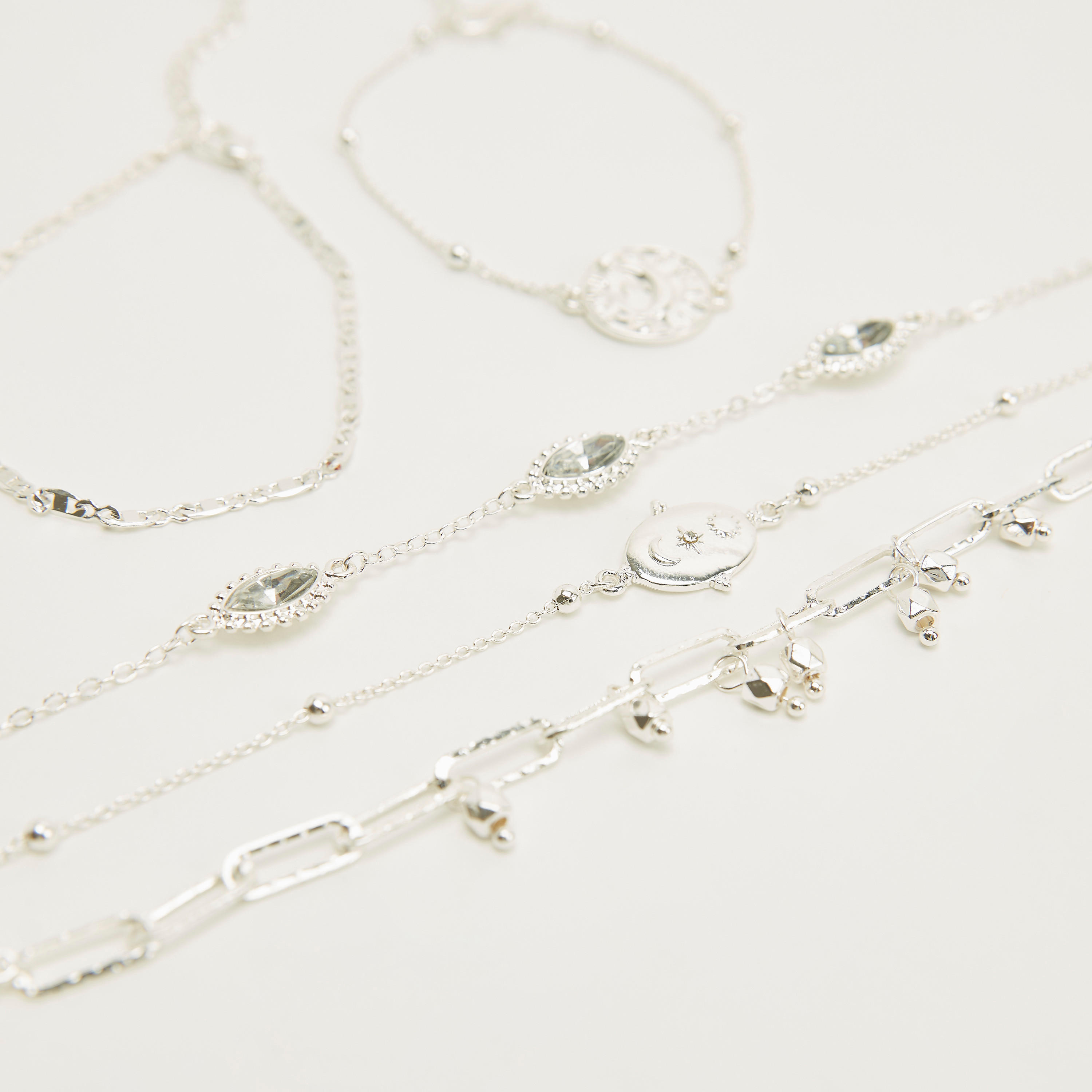 أساور مزيّنة بمشبك إغلاق - طقم من 5 قطع-women-watchesandjewellery-jewellery-banglesandbracelets-image-3