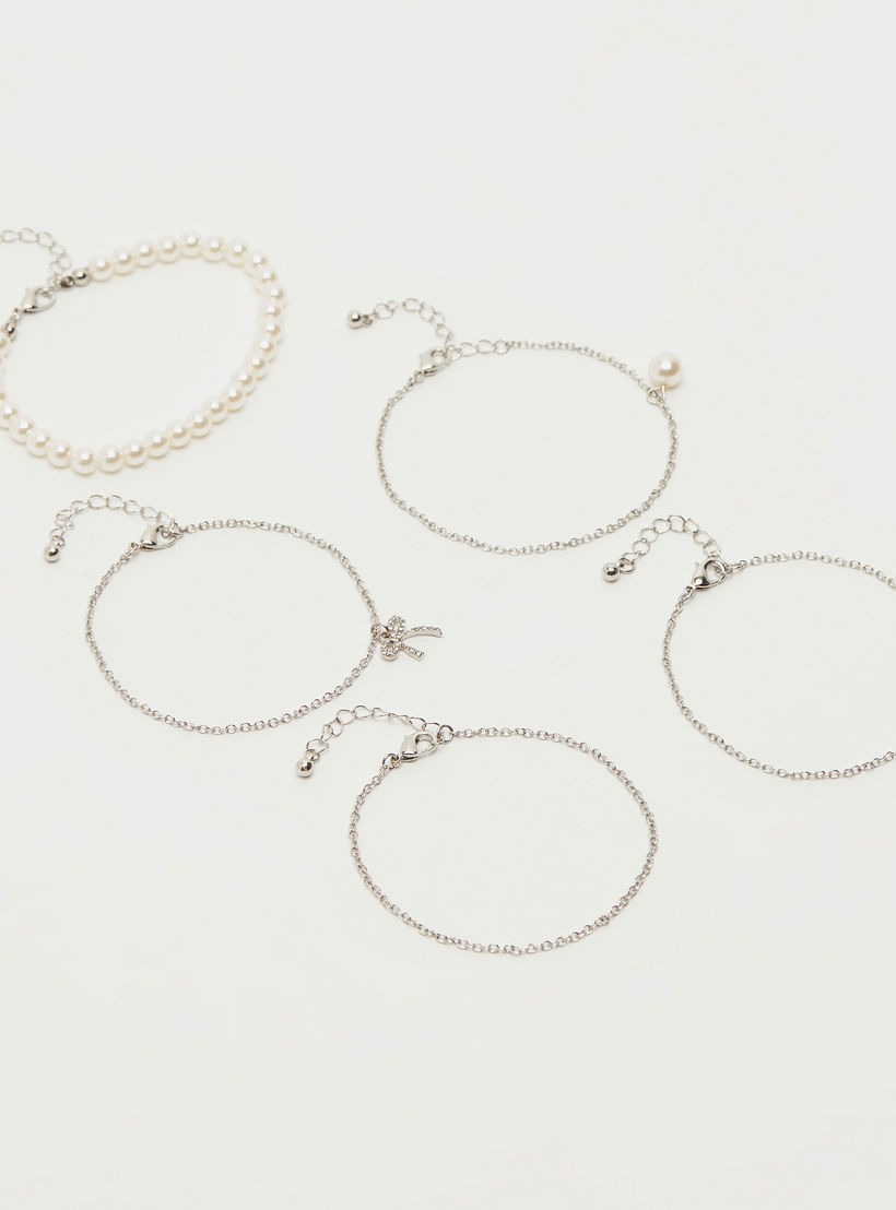أساور متنوعة بمشبك إغلاق - طقم من 5 قطع-women-watchesandjewellery-jewellery-banglesandbracelets-image-1