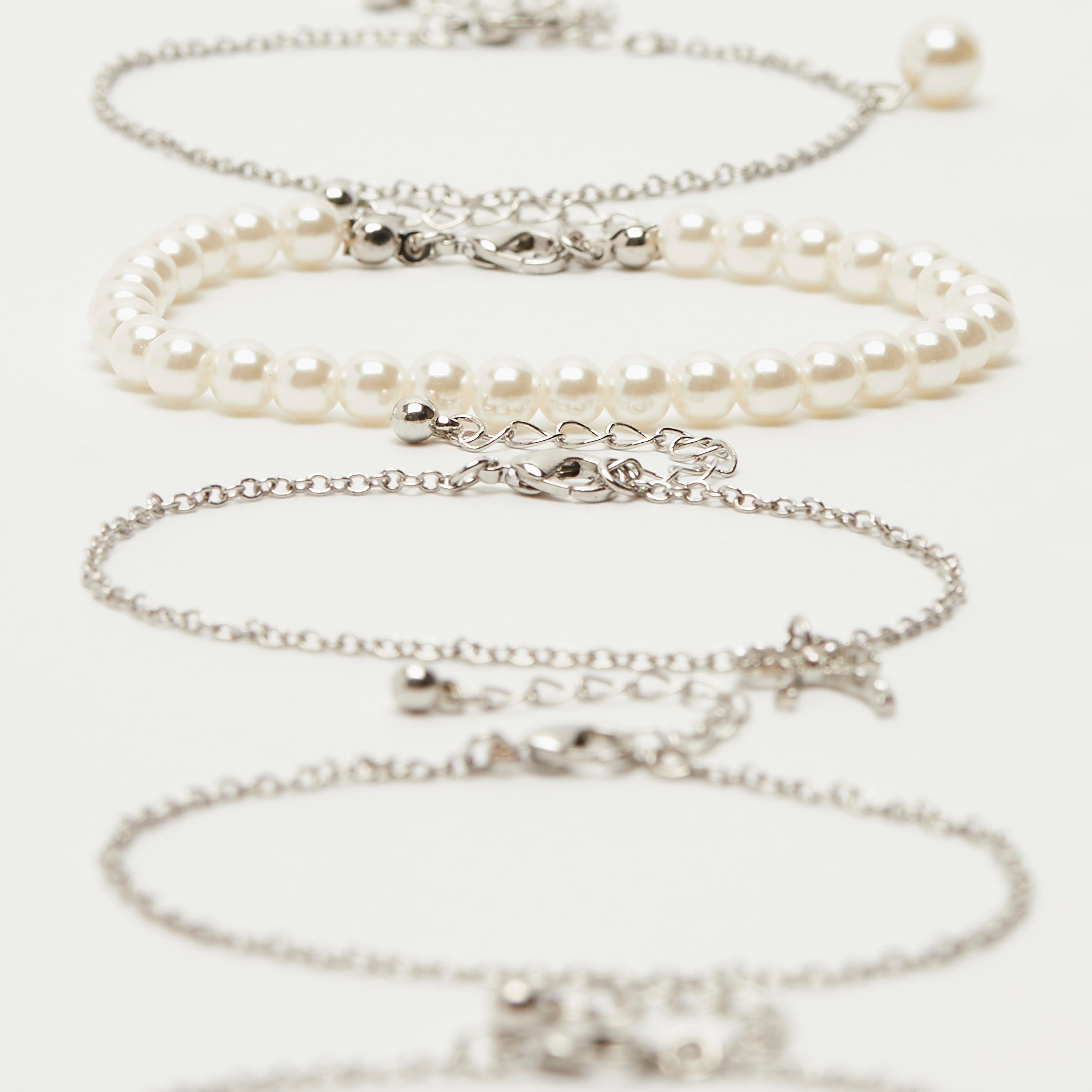 أساور متنوعة بمشبك إغلاق - طقم من 5 قطع-women-watchesandjewellery-jewellery-banglesandbracelets-image-3