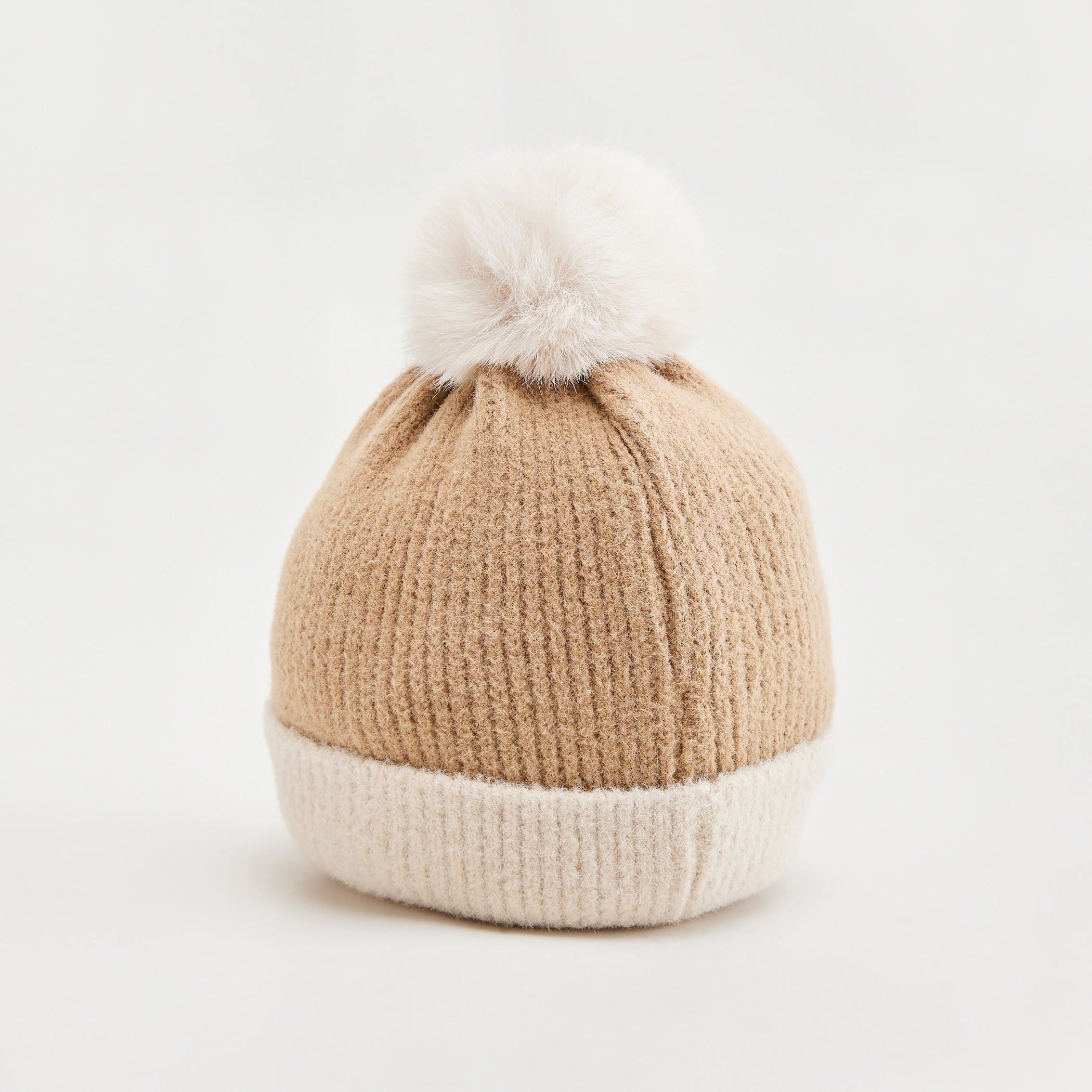 قبعة بيني بارزة الملمس بتزيينات بوم بوم-women-clothingaccessories-capsandhats-image-4