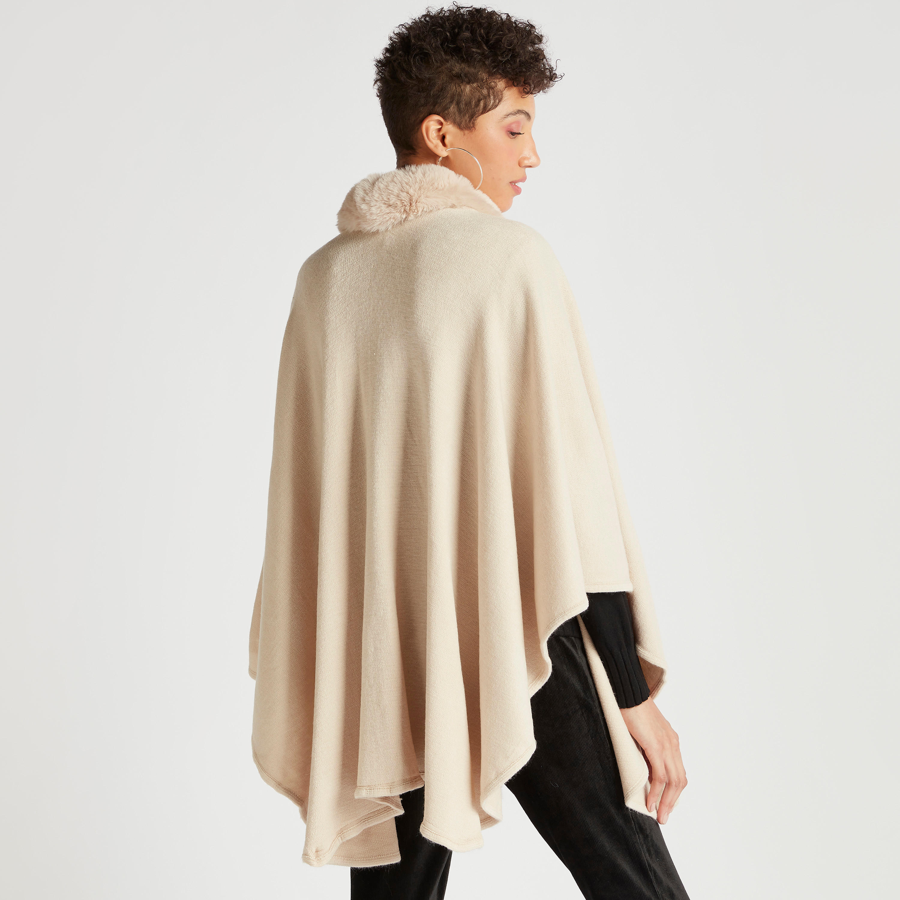 سترة فضفاضة بارزة الملمس مع ياقة من الفرو الصناعي-women-winterwear-coatsandjackets-jackets-image-4