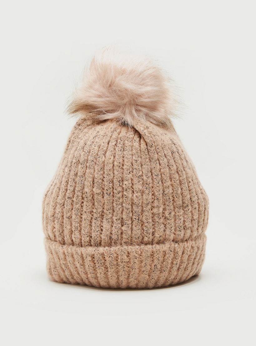 كاب بيني مضلّعة بكرات بوم بوم من الفرو الصناعي-women-clothingaccessories-capsandhats-image-1