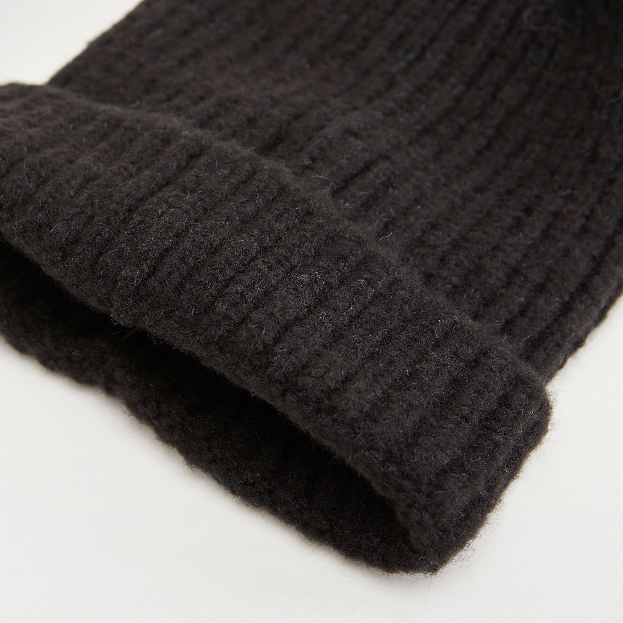 قبعة بيني بارزة الملمس بتزيينات بوم بوم-women-clothingaccessories-capsandhats-image-5