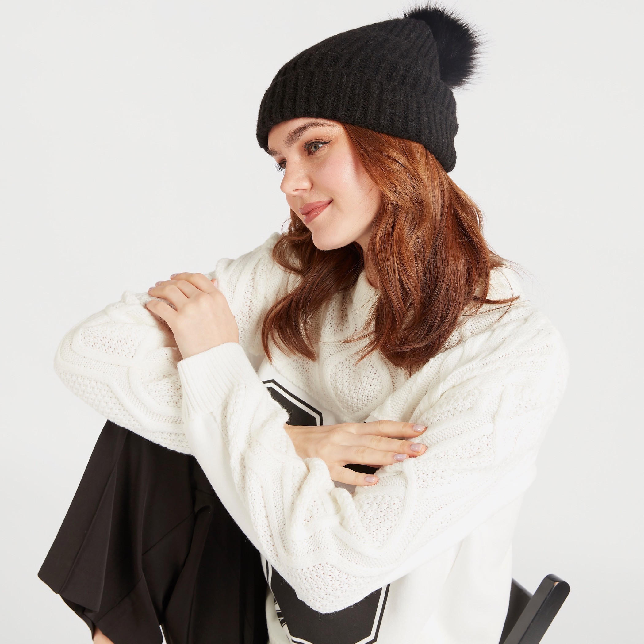 قبعة بيني بارزة الملمس بتزيينات بوم بوم-women-clothingaccessories-capsandhats-image-4
