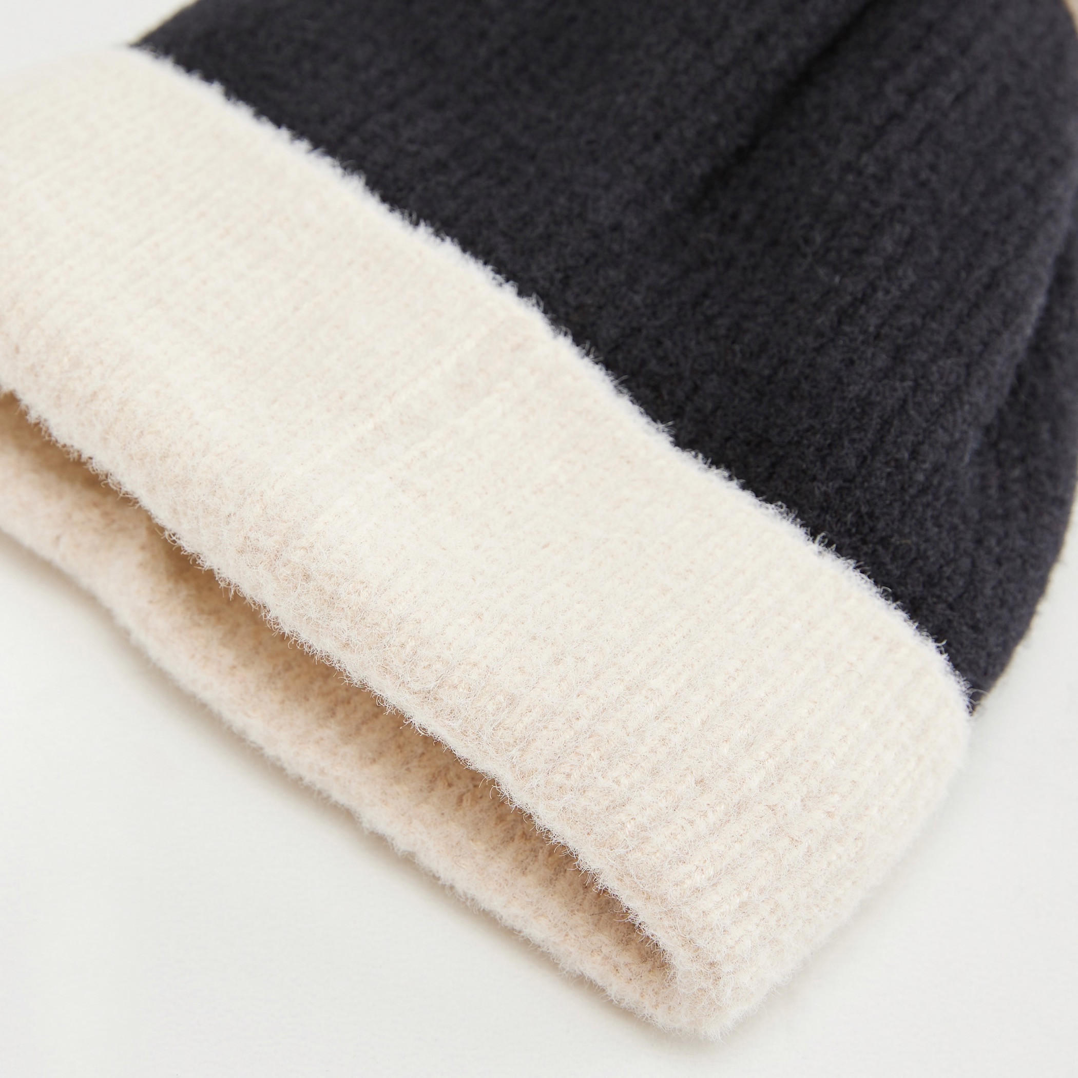 قبعة بيني بارزة الملمس بتزيينات بوم بوم-women-clothingaccessories-capsandhats-image-4