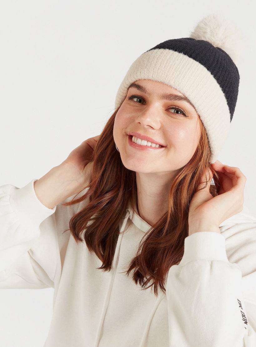 قبعة بيني بارزة الملمس بتزيينات بوم بوم-women-clothingaccessories-capsandhats-image-2