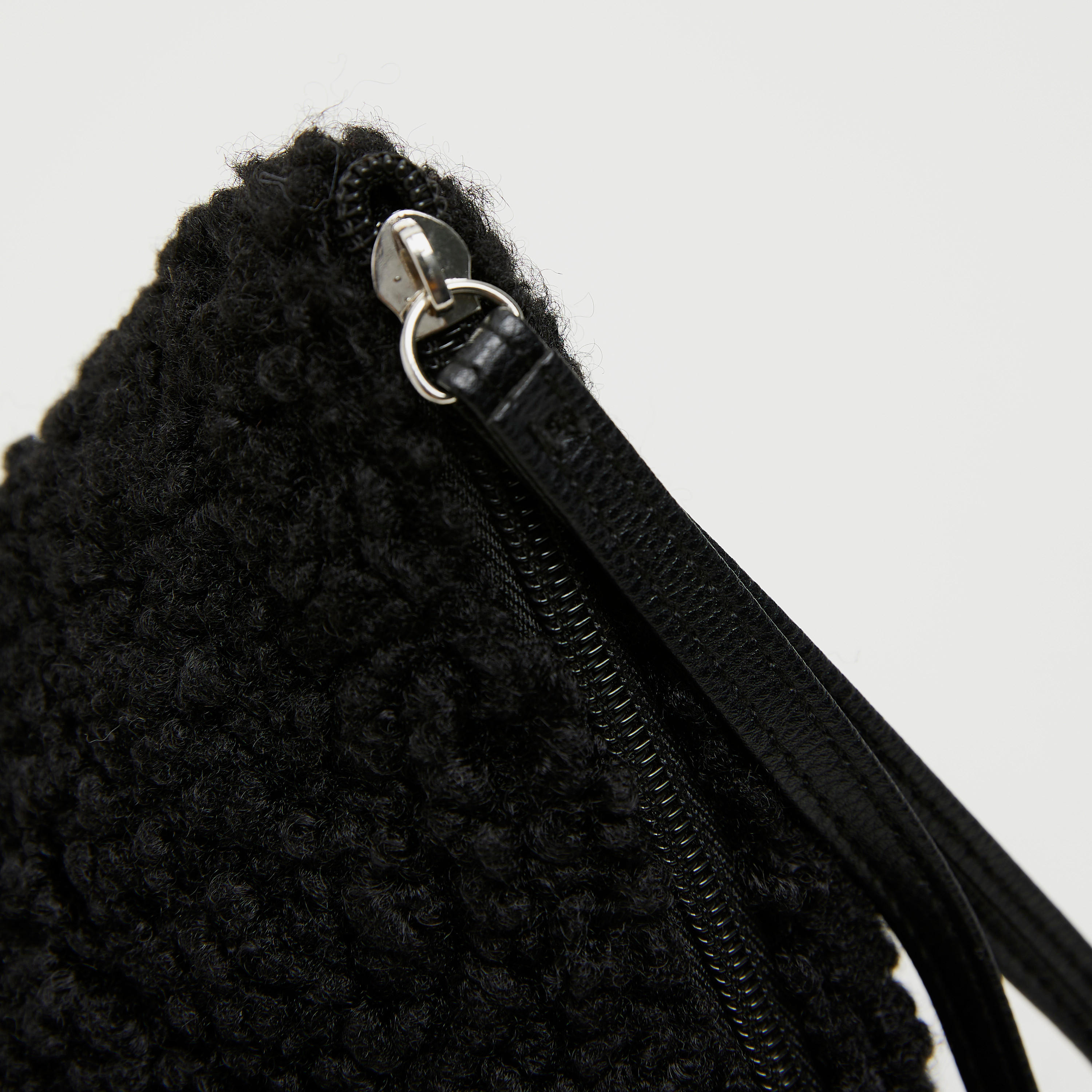 شنطة صغيرة بارزة الملمس بسحّاب إغلاق وحزام مقبض-women-bagsandwallets-handbags-image-2