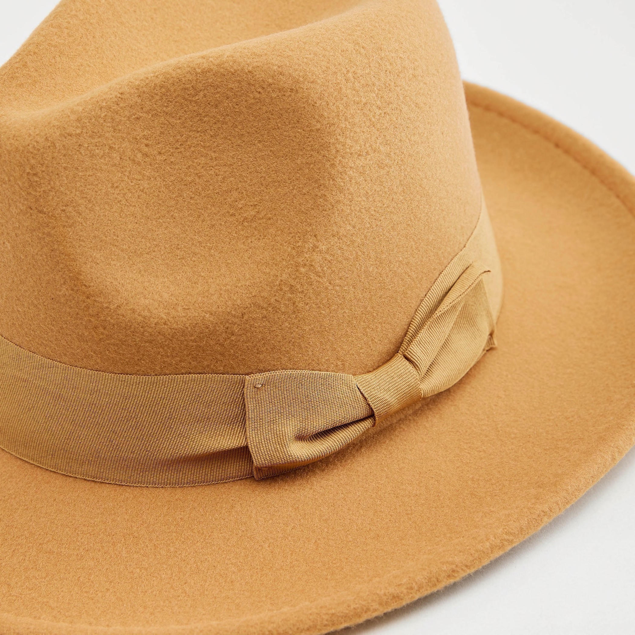 قبعة سادة بزينة فيونكة-women-clothingaccessories-capsandhats-image-3