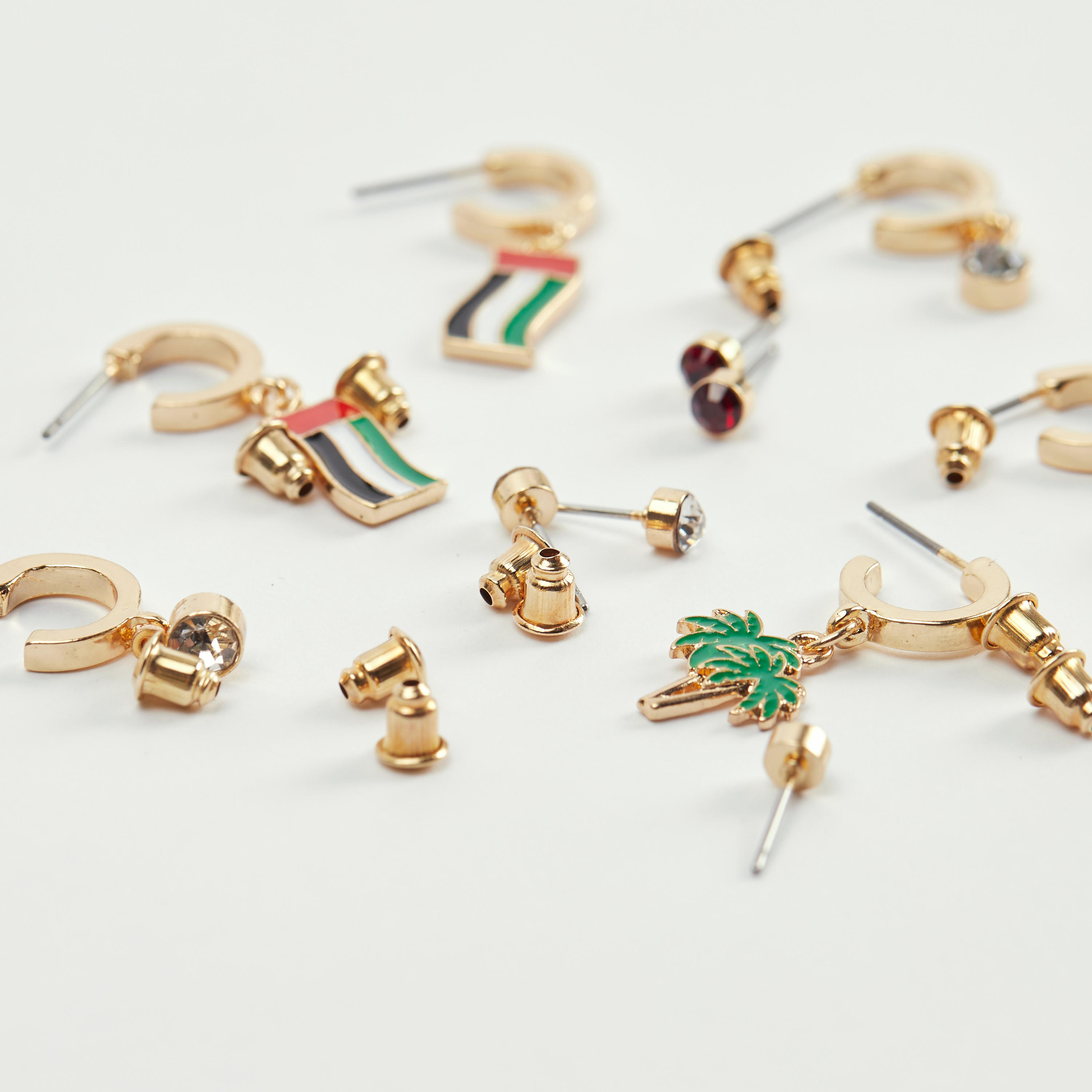 حلقان مزيّنة بمكبس إغلاق - طقم من 6-women-watchesandjewellery-jewellery-earrings-image-2