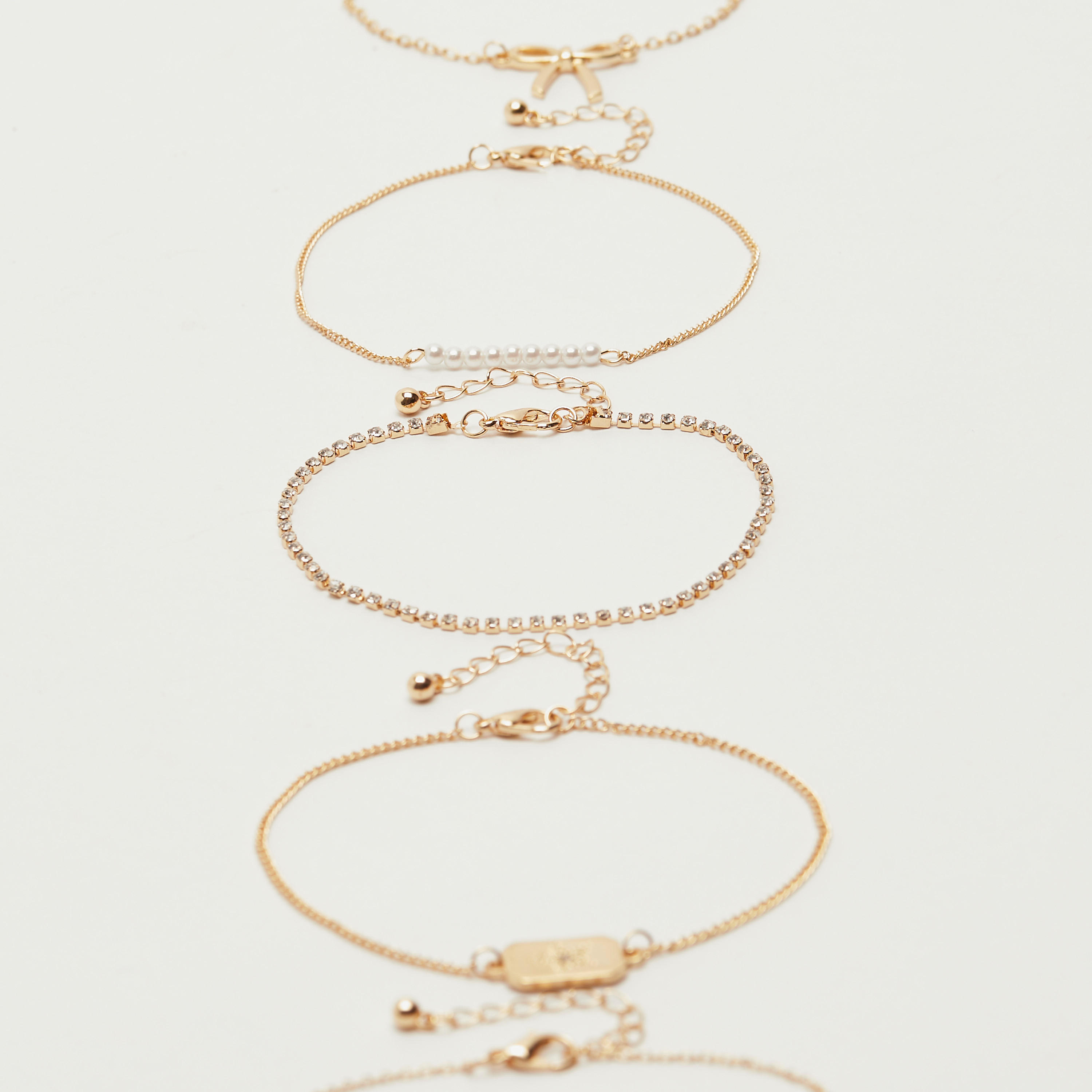 أساور مزيّنة بمشبك إغلاق - طقم من 5 قطع-women-watchesandjewellery-jewellery-banglesandbracelets-image-3