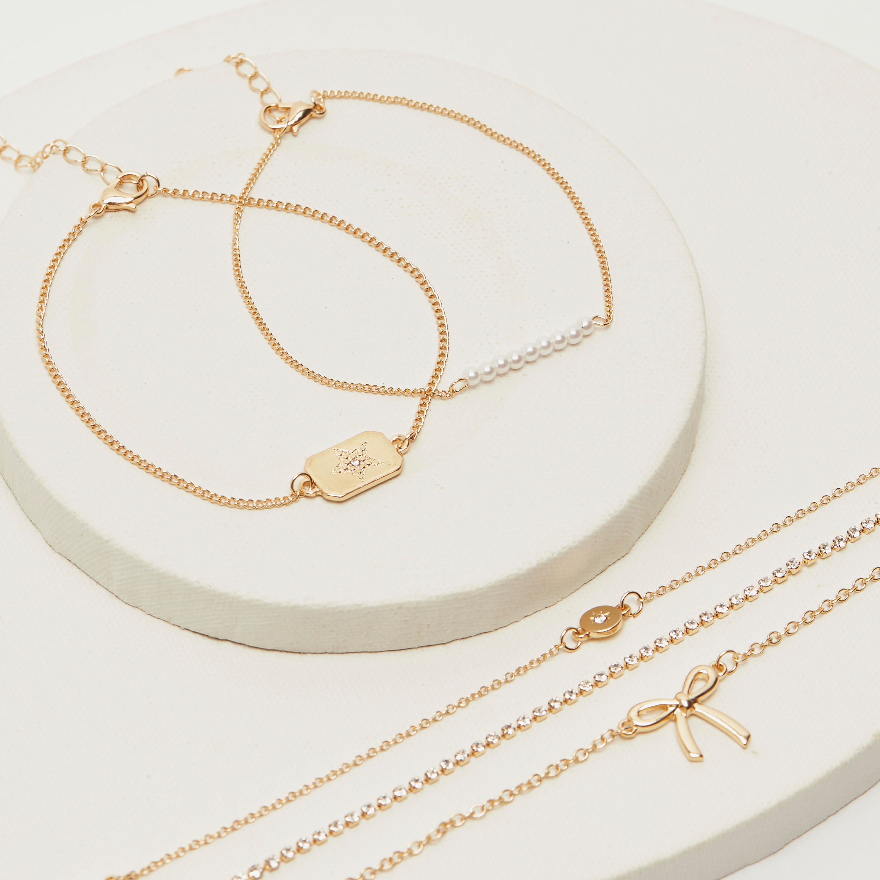أساور مزيّنة بمشبك إغلاق - طقم من 5 قطع-women-watchesandjewellery-jewellery-banglesandbracelets-image-4