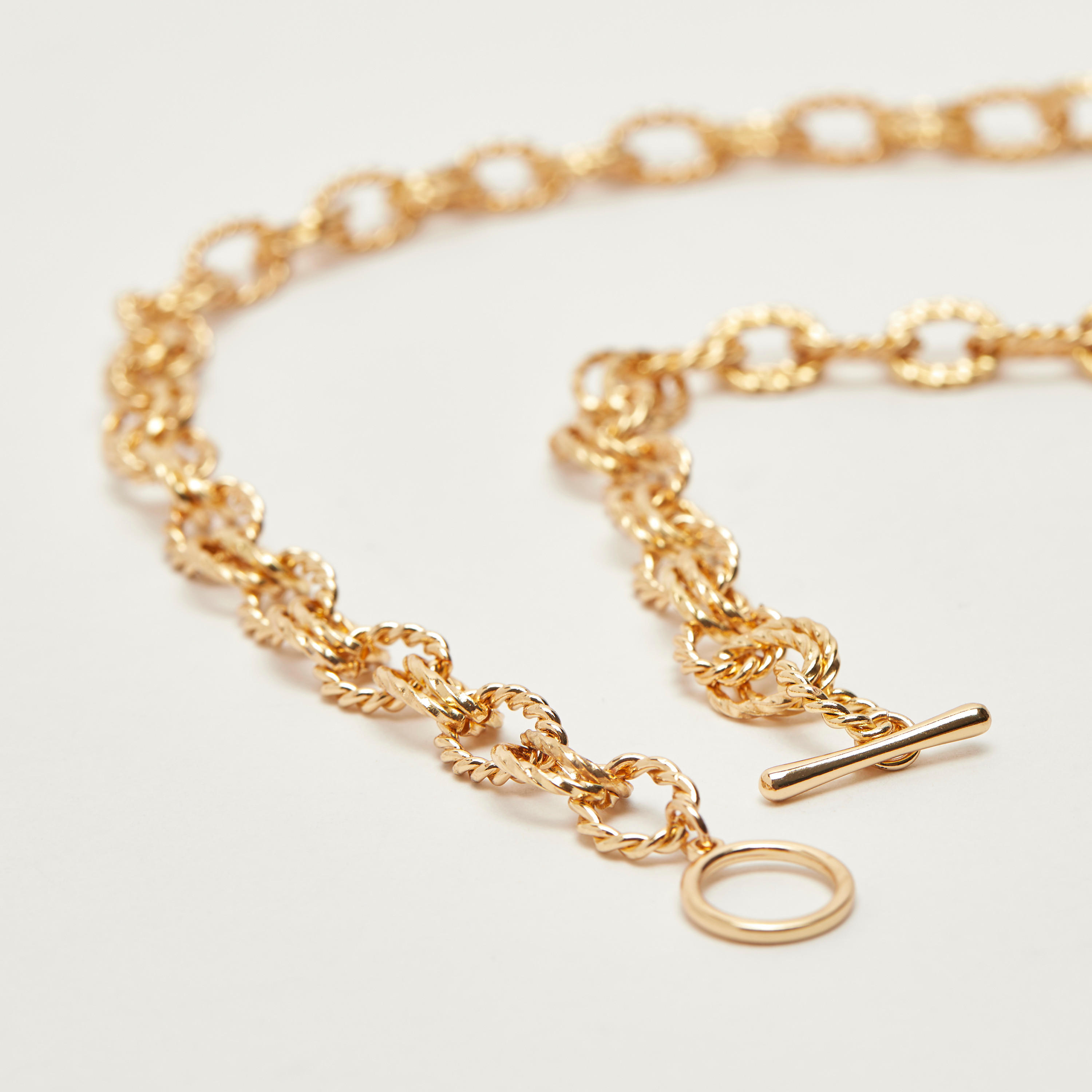 قلادة تشوكر ميتاليك بقفل إغلاق بأربطة متداخلة-women-watchesandjewellery-jewellery-necklacesandpendants-image-3
