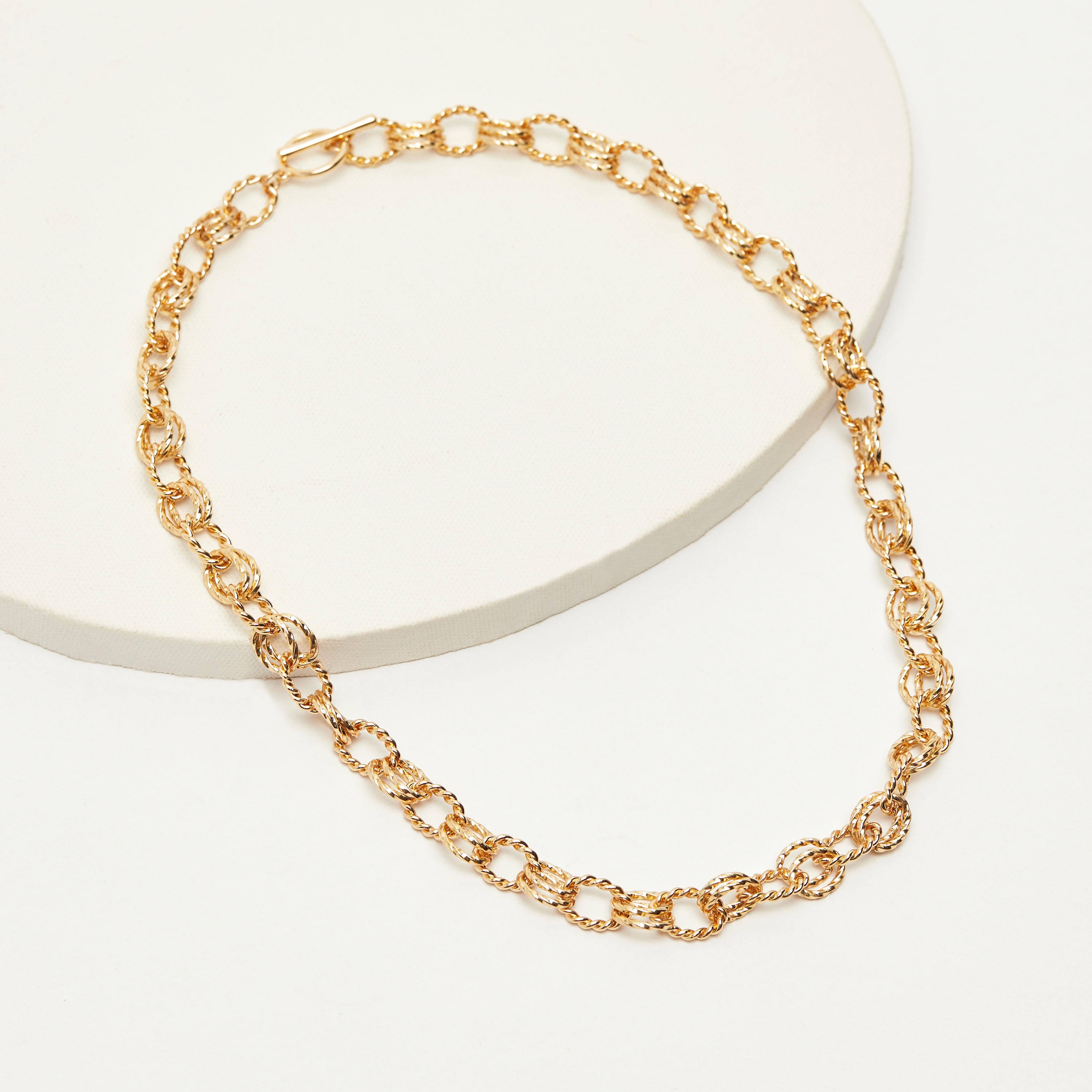 قلادة تشوكر ميتاليك بقفل إغلاق بأربطة متداخلة-women-watchesandjewellery-jewellery-necklacesandpendants-image-1