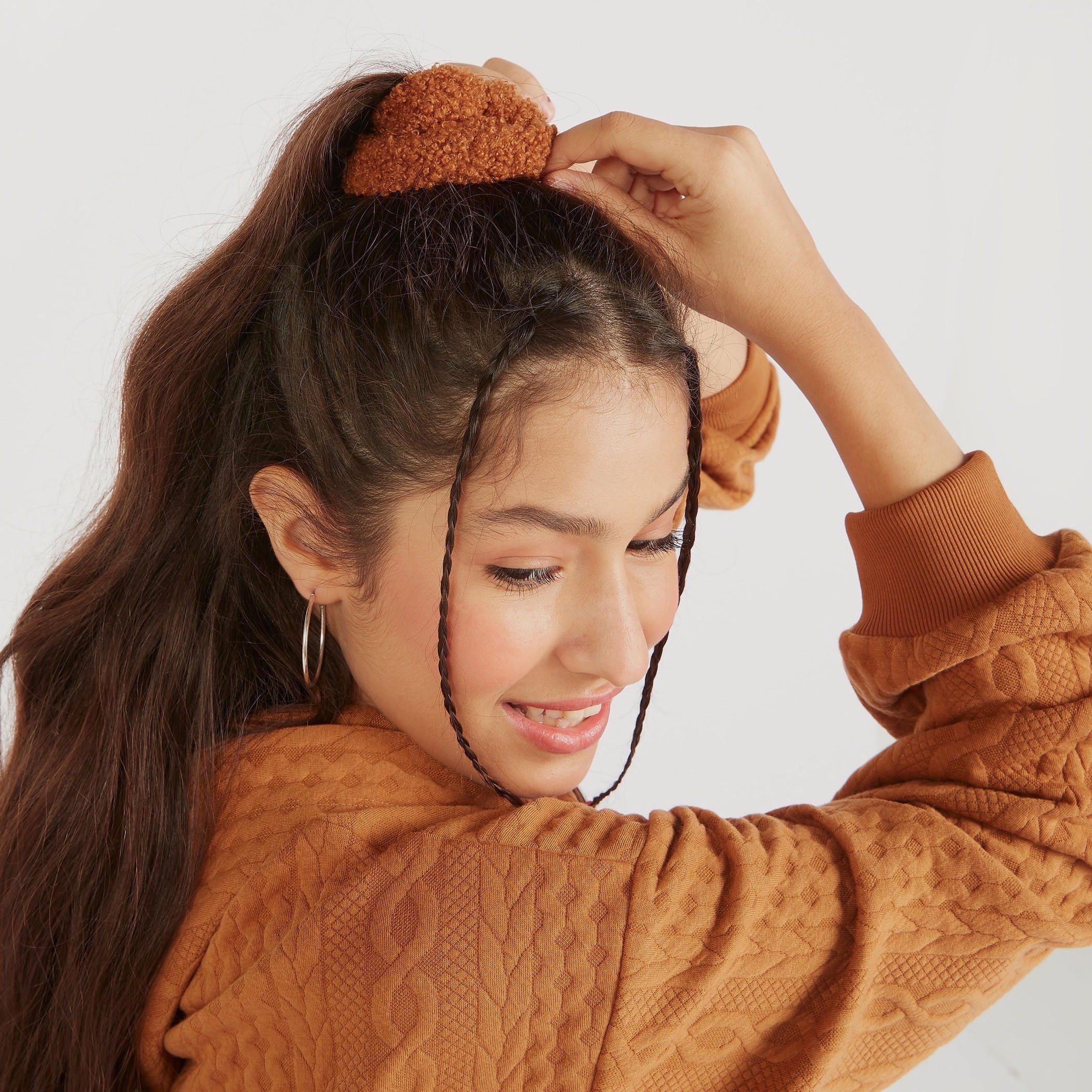 سكرانشي بارزة الملمس - طقم من 2 قطع-women-hairaccessories-image-2