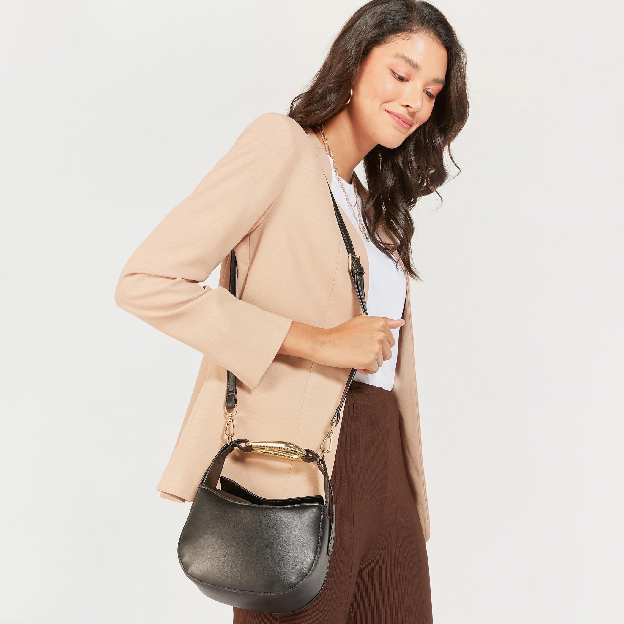 شنطة كروس بودي سادة بحزام قابل للتّعديل وزر إغلاق مغناطيسي-women-bagsandwallets-handbags-image-5