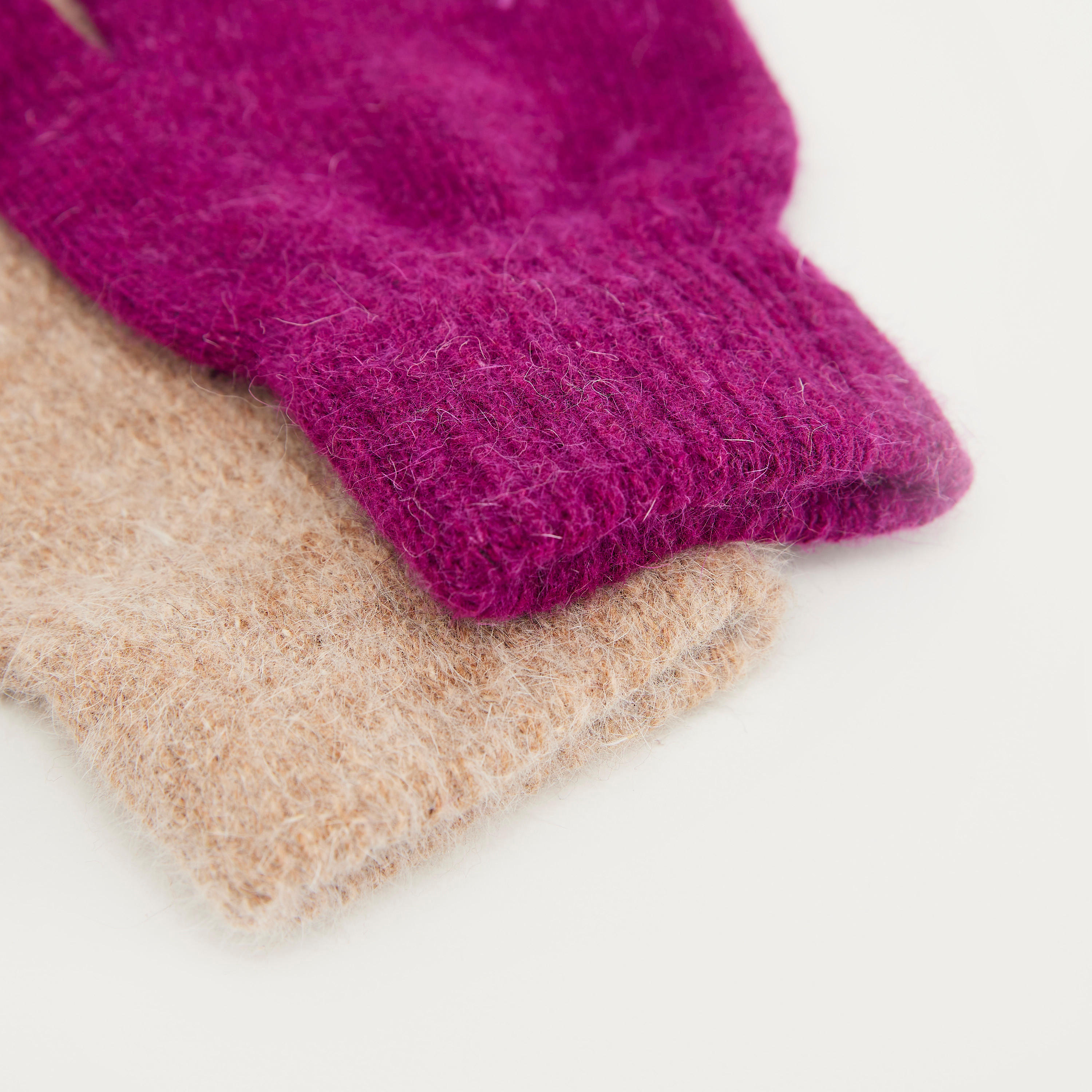 قفازات بارزة الملمس تعمل على شاشات اللمس - طقم من قطعتين-women-clothingaccessories-gloves-image-5