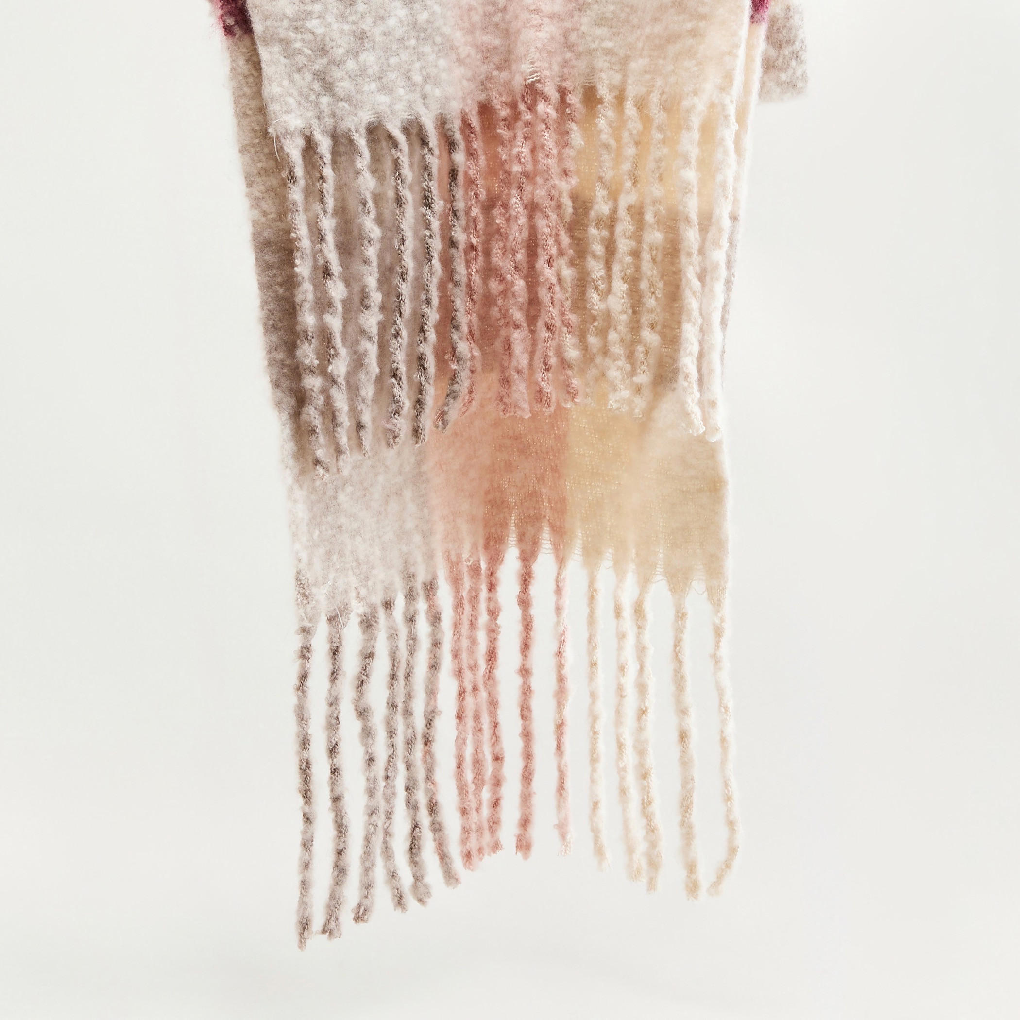 وشاح ناعم مربعات مع حواف بشراشيب-women-clothingaccessories-scarves-image-4
