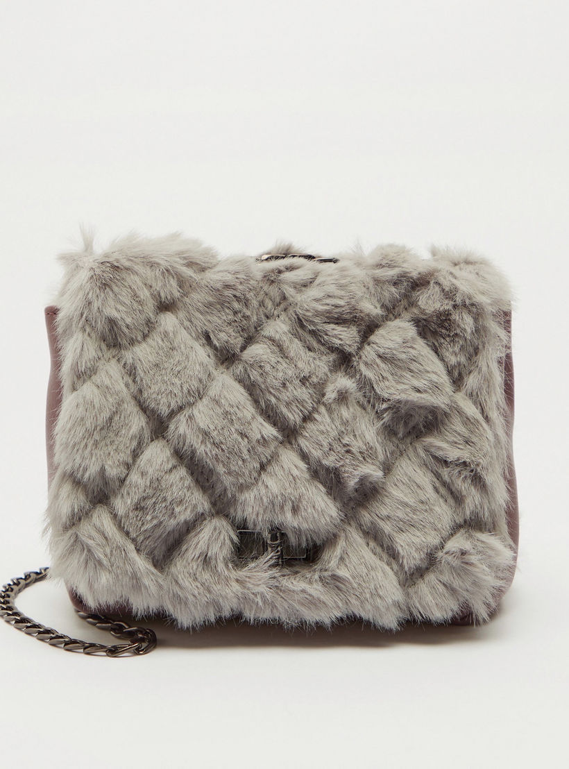 شنطة كروس بودي بتفاصيل مخملية وحزام سلسلة-women-bagsandwallets-handbags-image-1